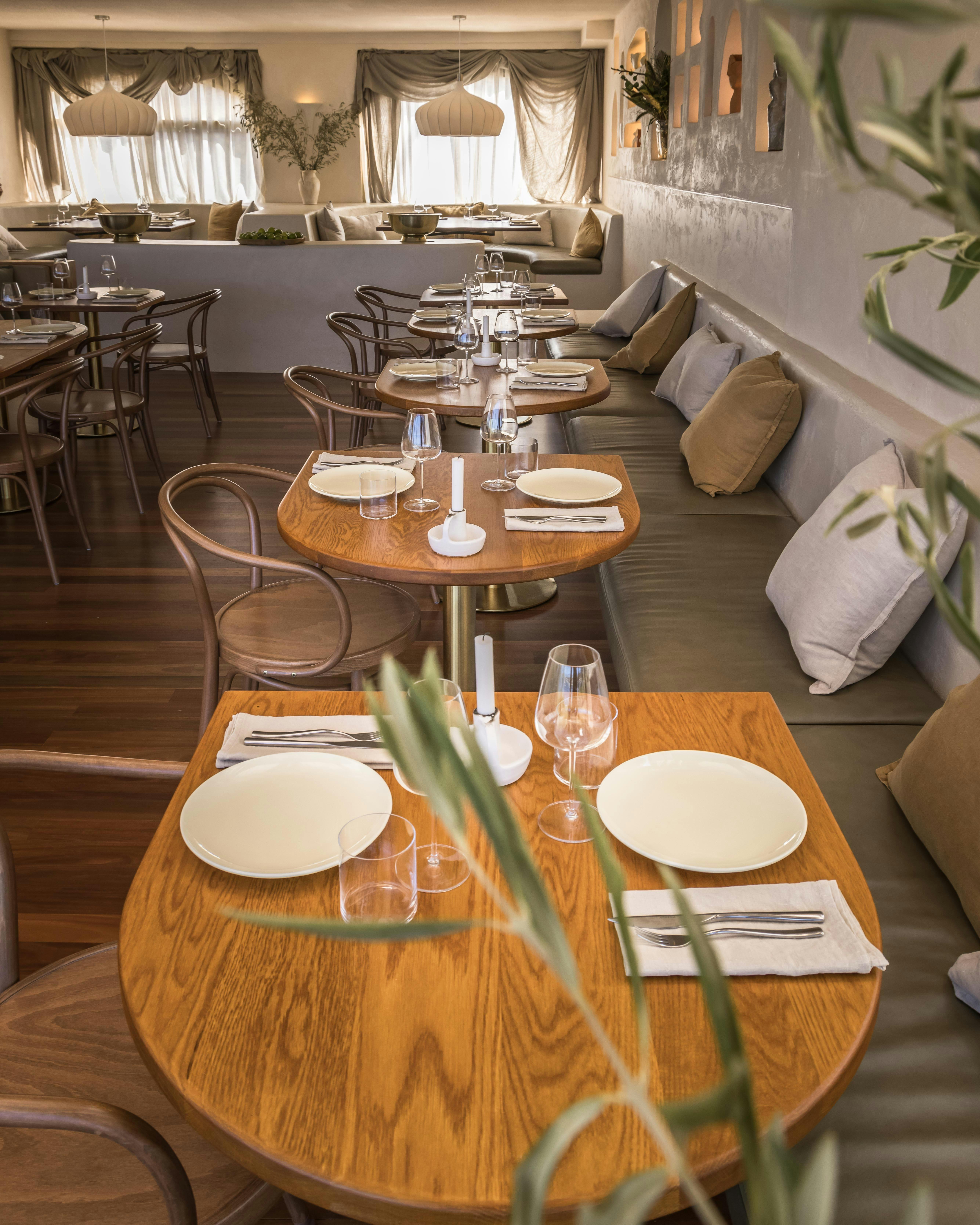 Valentina dining room