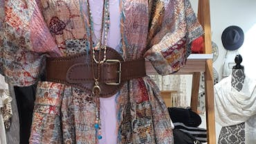 Exquisite silk and quality leather for a stunning look