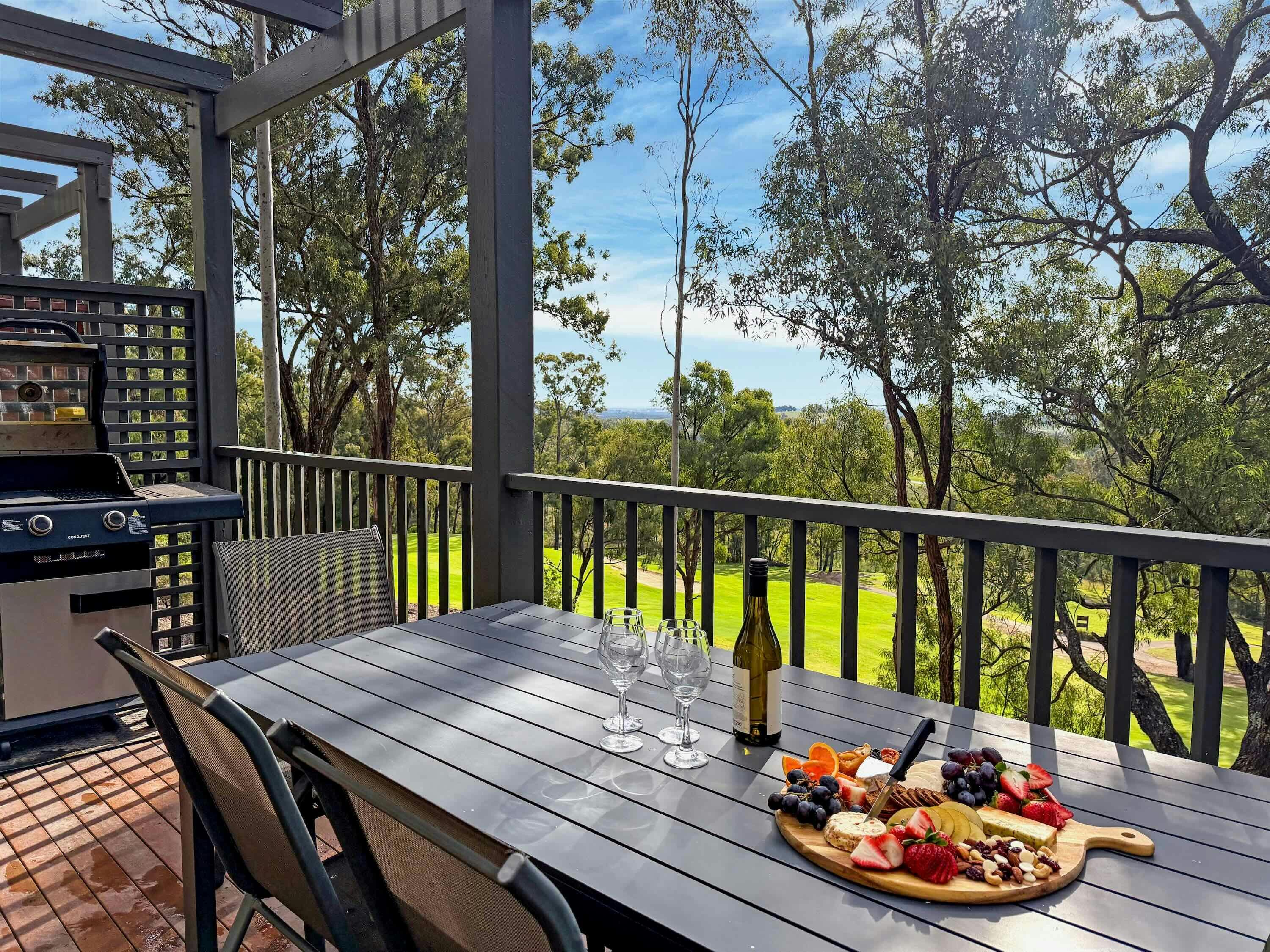 Outdoor dining on deck