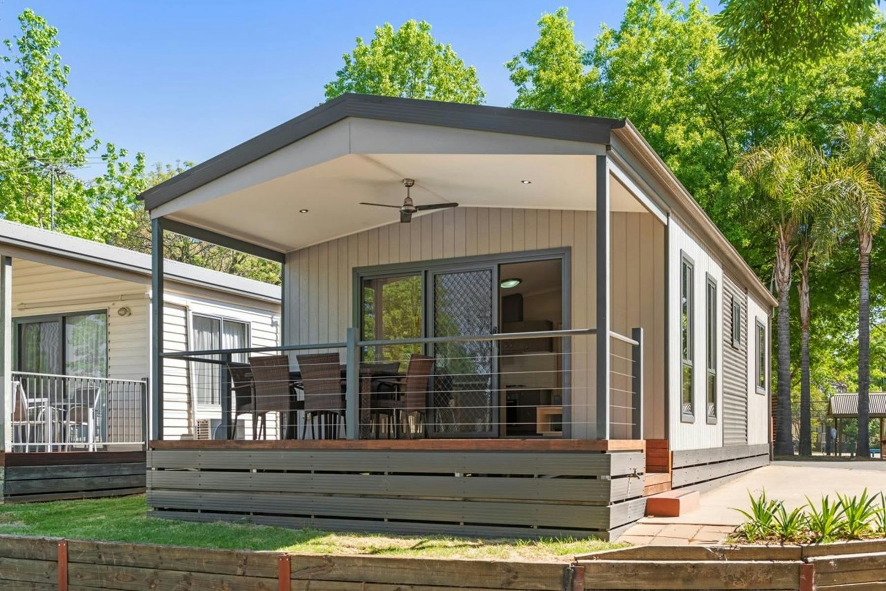 21463_lake_hume_deluxe_2b_cabin_s5_a