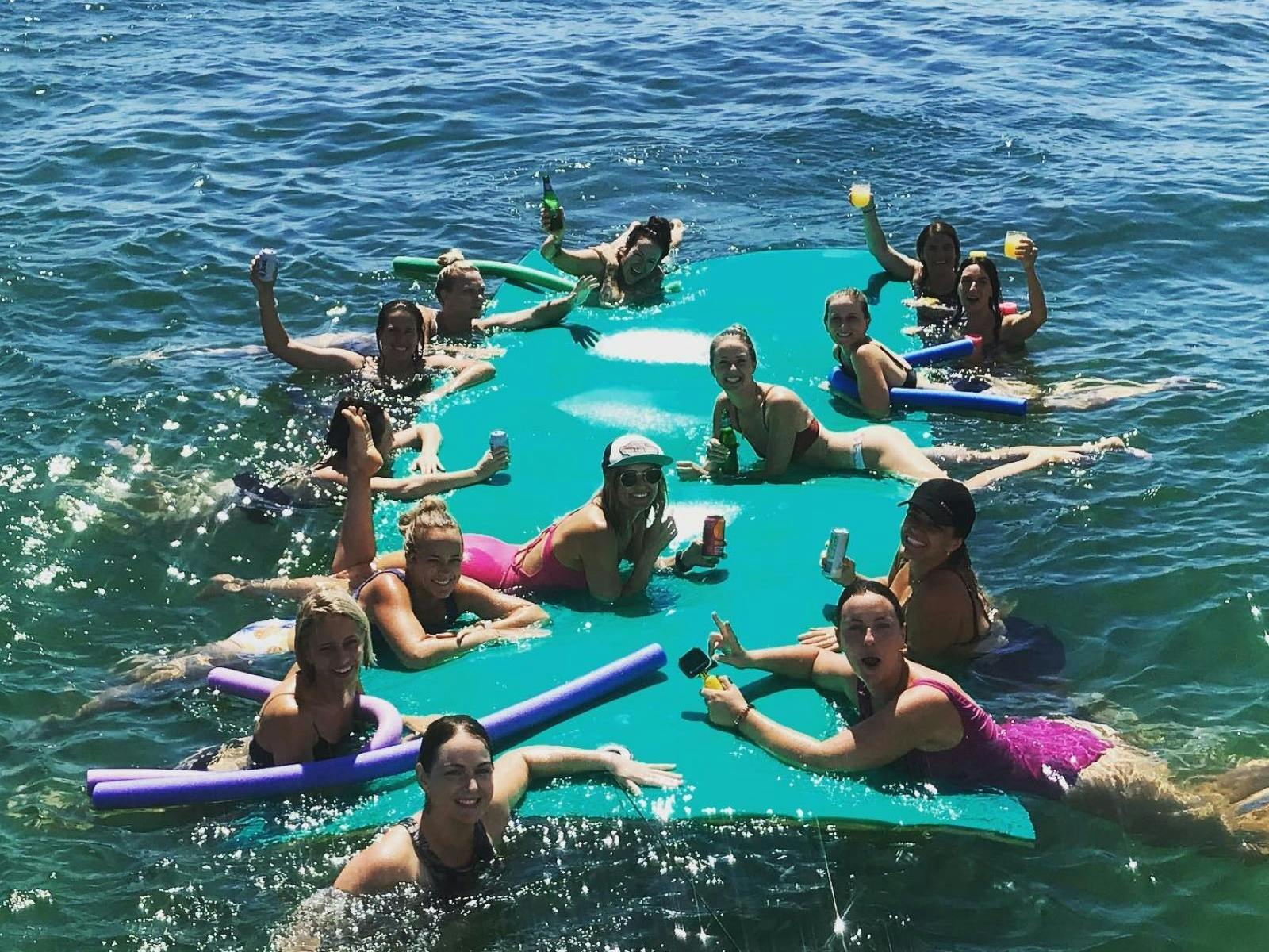 Girls in Ocean Girls in Ocean