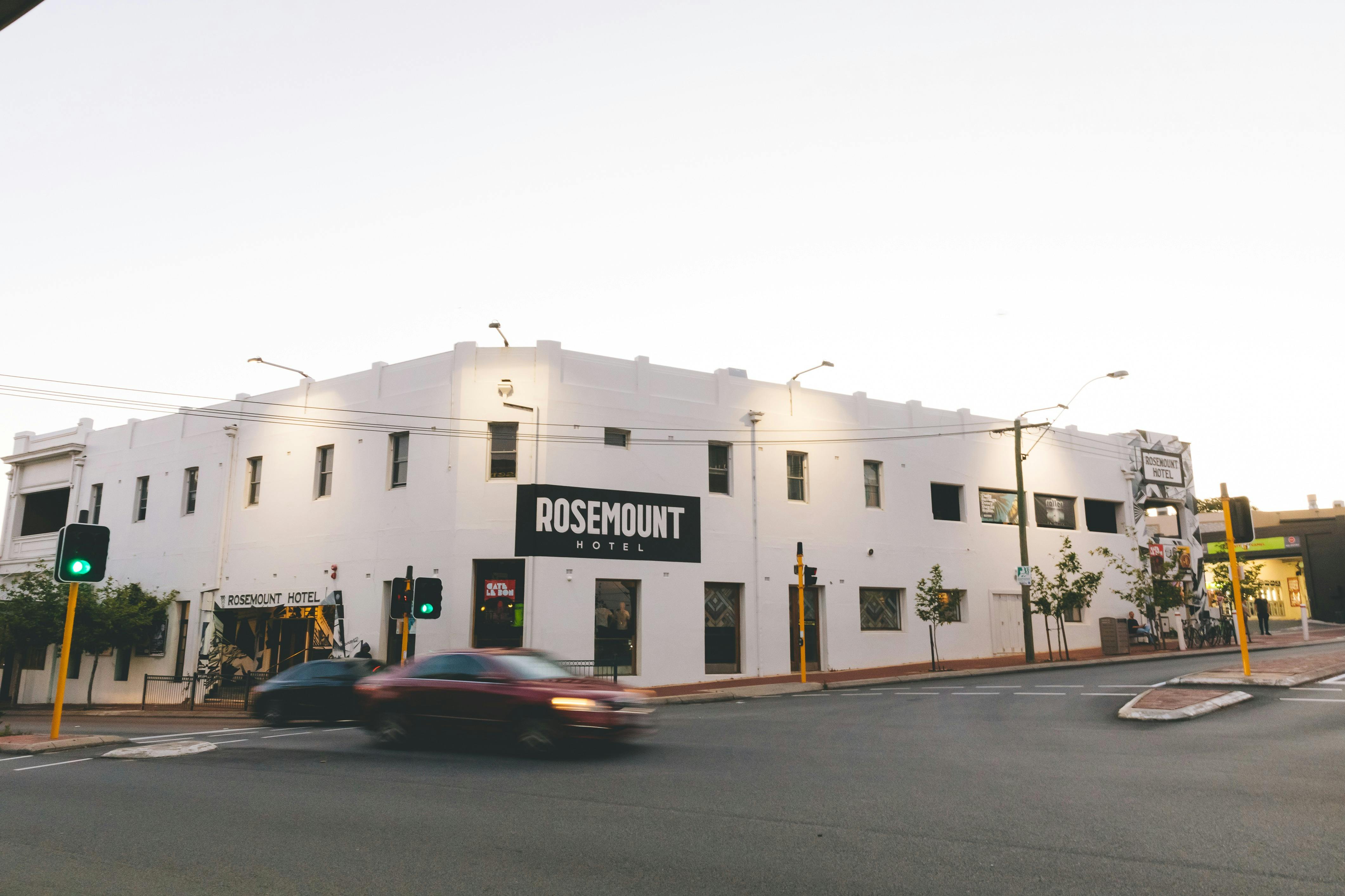 Photo of the outside of Rosemount Hotel from Fitzgerald Street