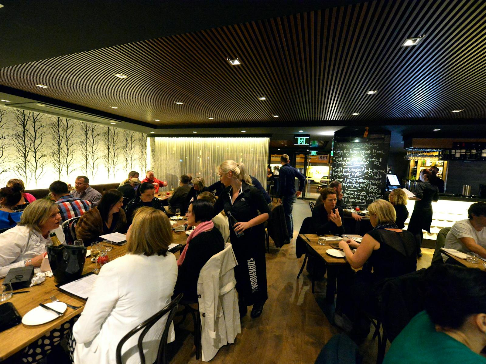 The Oakroom Kitchen and Bar