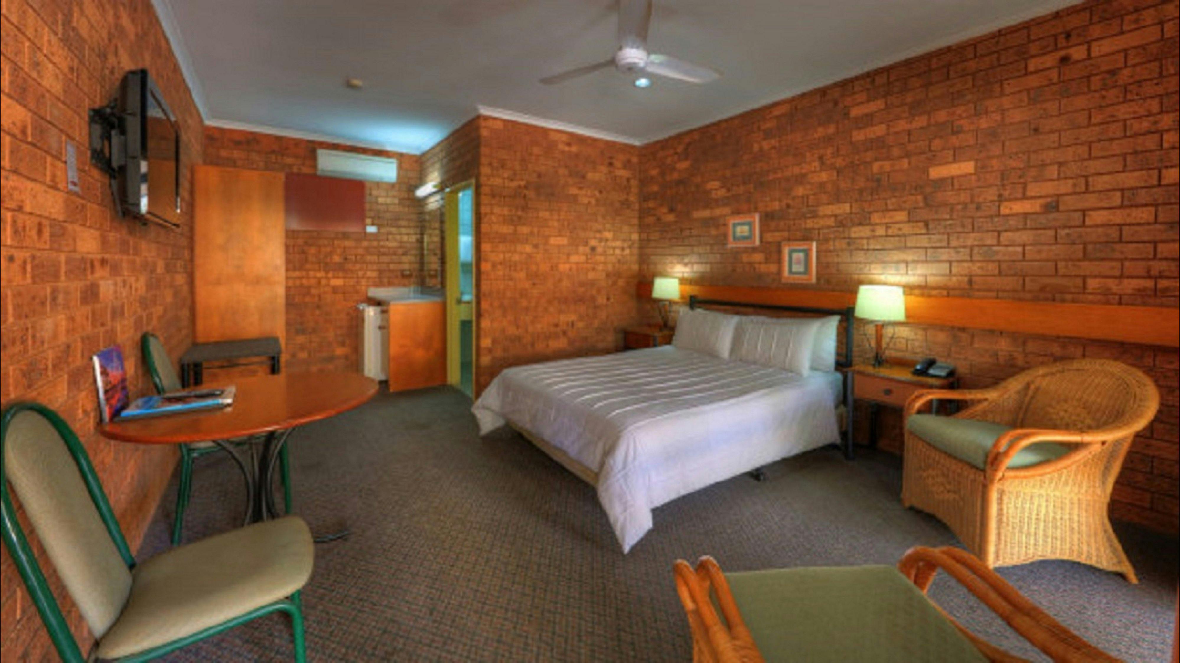 Deluxe Motel