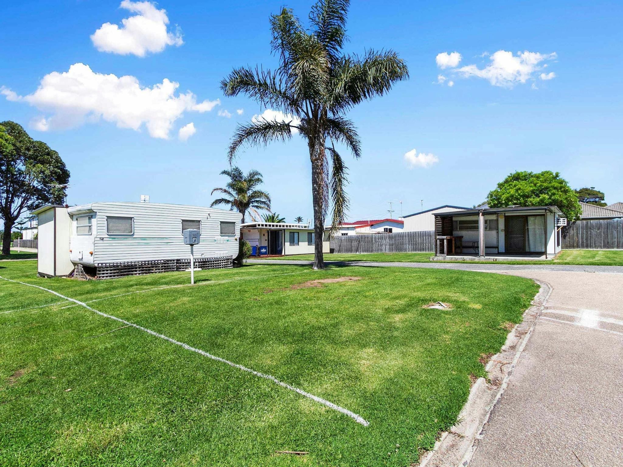 Spacious, grassy powered site.