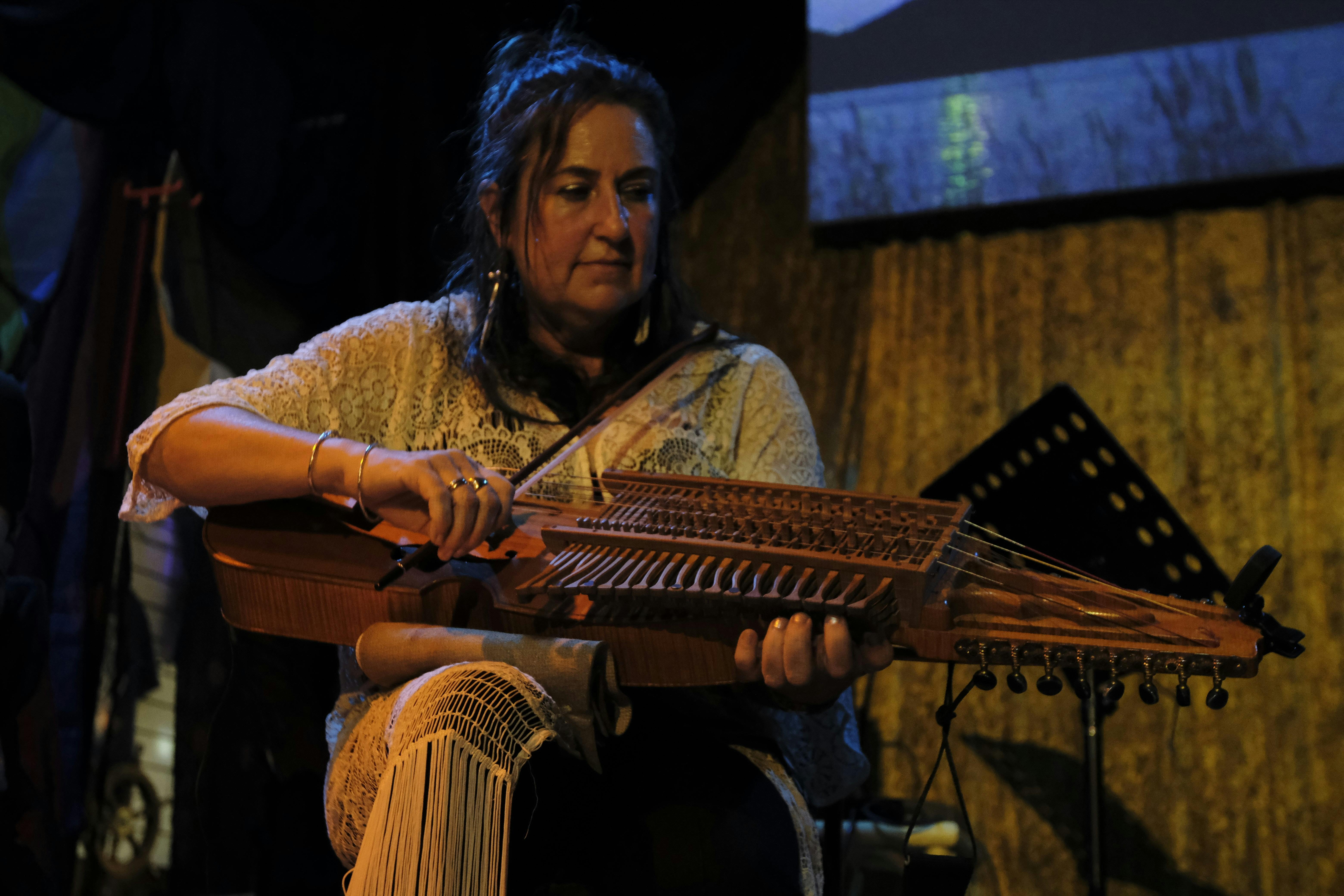 Folk'N'Shanty Night with Sue Ferrers and the Salty Sirens