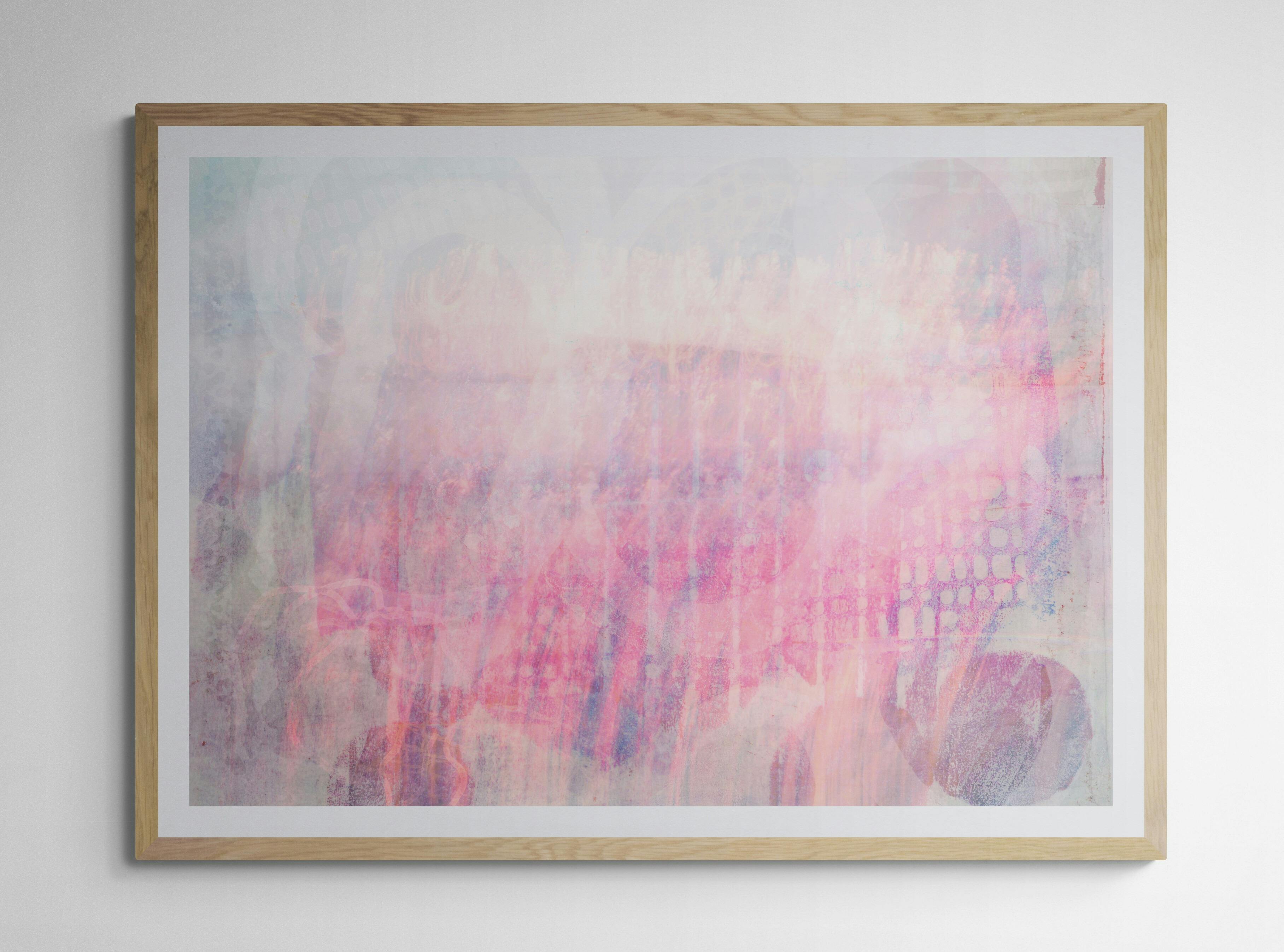 Sanfte, rosafarbene abstrakte Kunst, gerahmt in einem hellen Holzrahmen