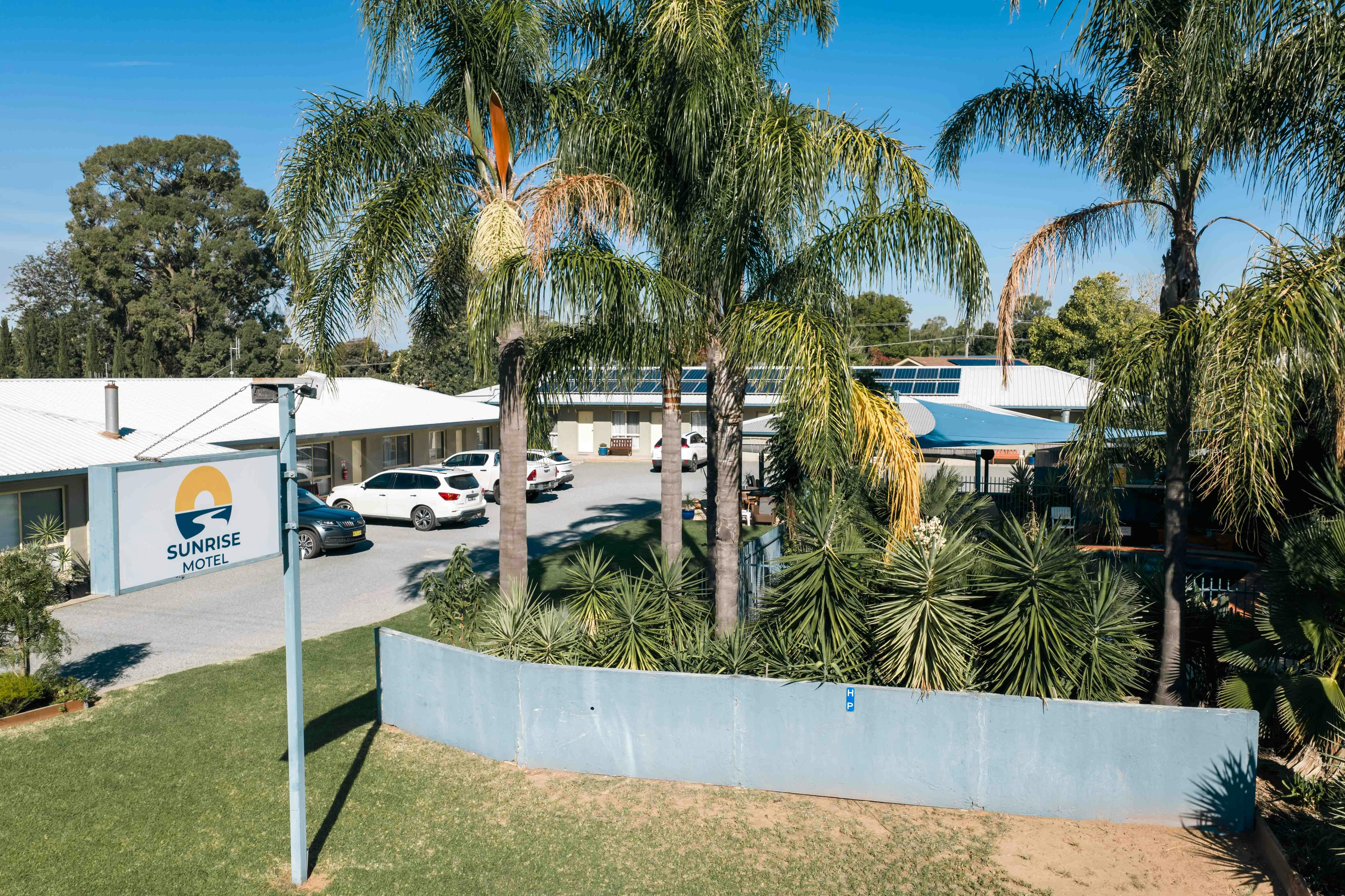 Sunrise Motel – Luftbildansicht mit zugewiesenem Parkplatz bei jeder Zimmerbuchung