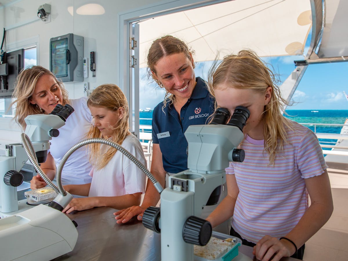 Biology Lab Reef Magic pontoon