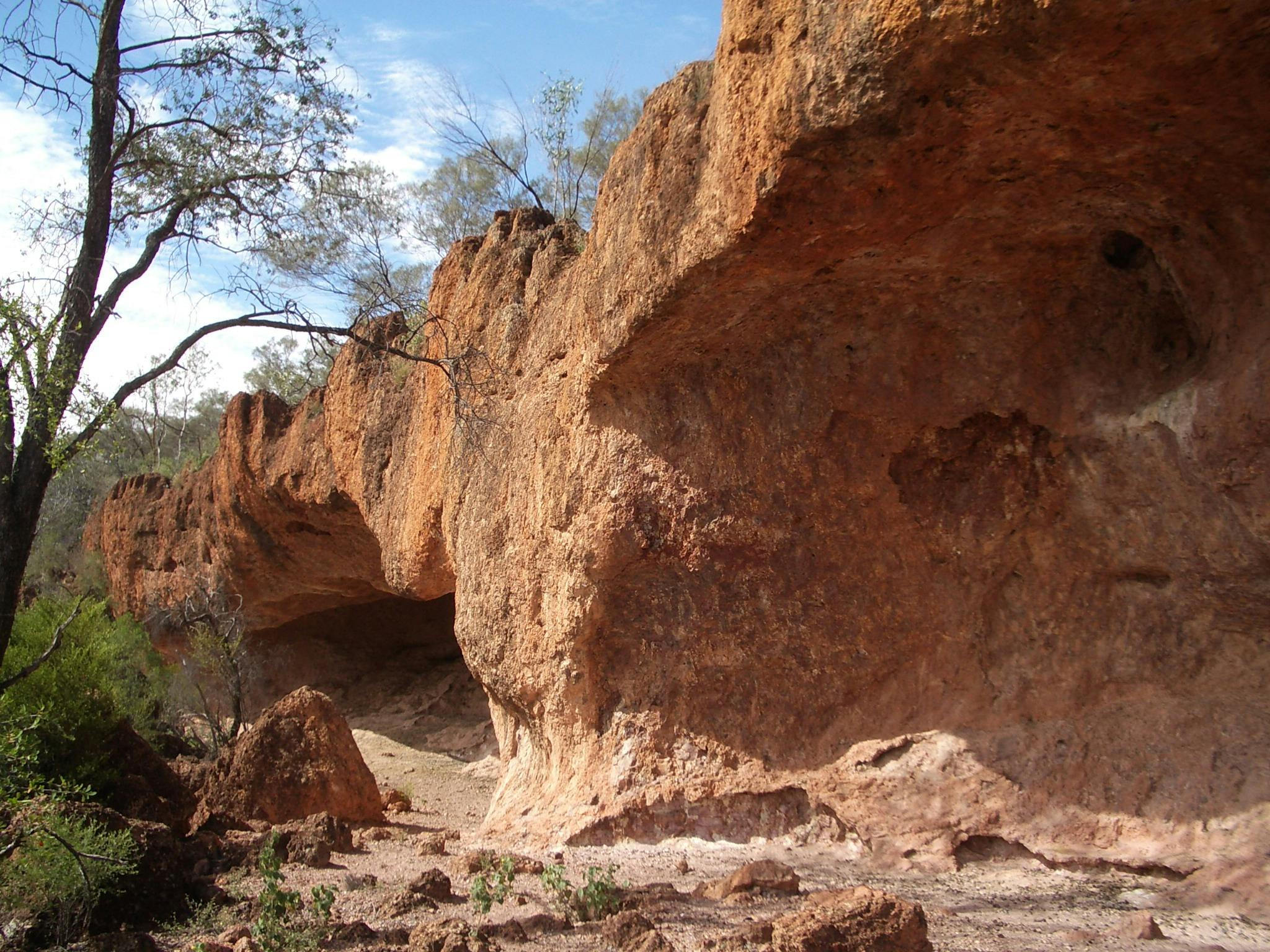 Large western cave on Stratford Large western cave on Stratford