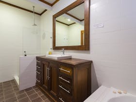 Dalwood Country House - Bathroom