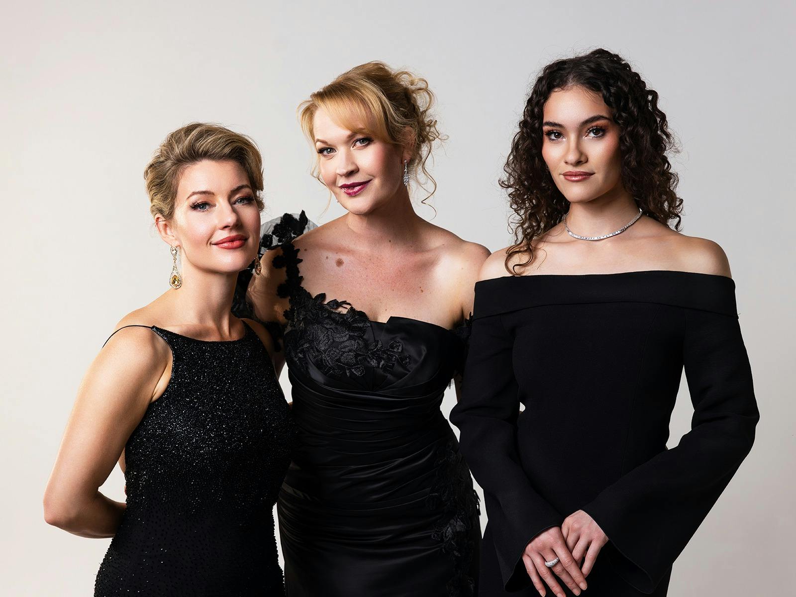 Irena Lysiuk, Cassandra Seidemann and Nina Korbe standing in a group together.