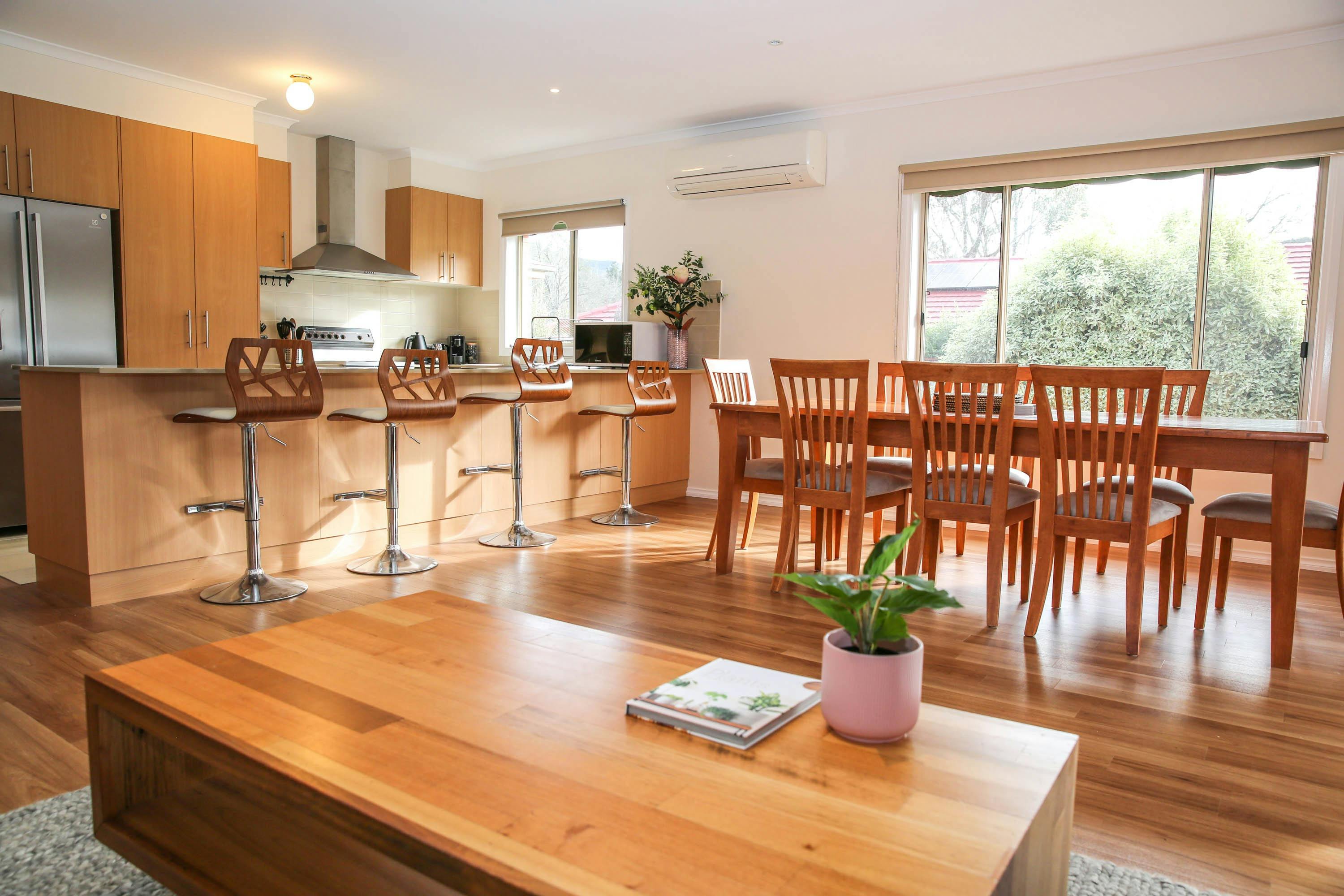 Kitchen and dining area - Pet friendly Group Family Bright Accommodation