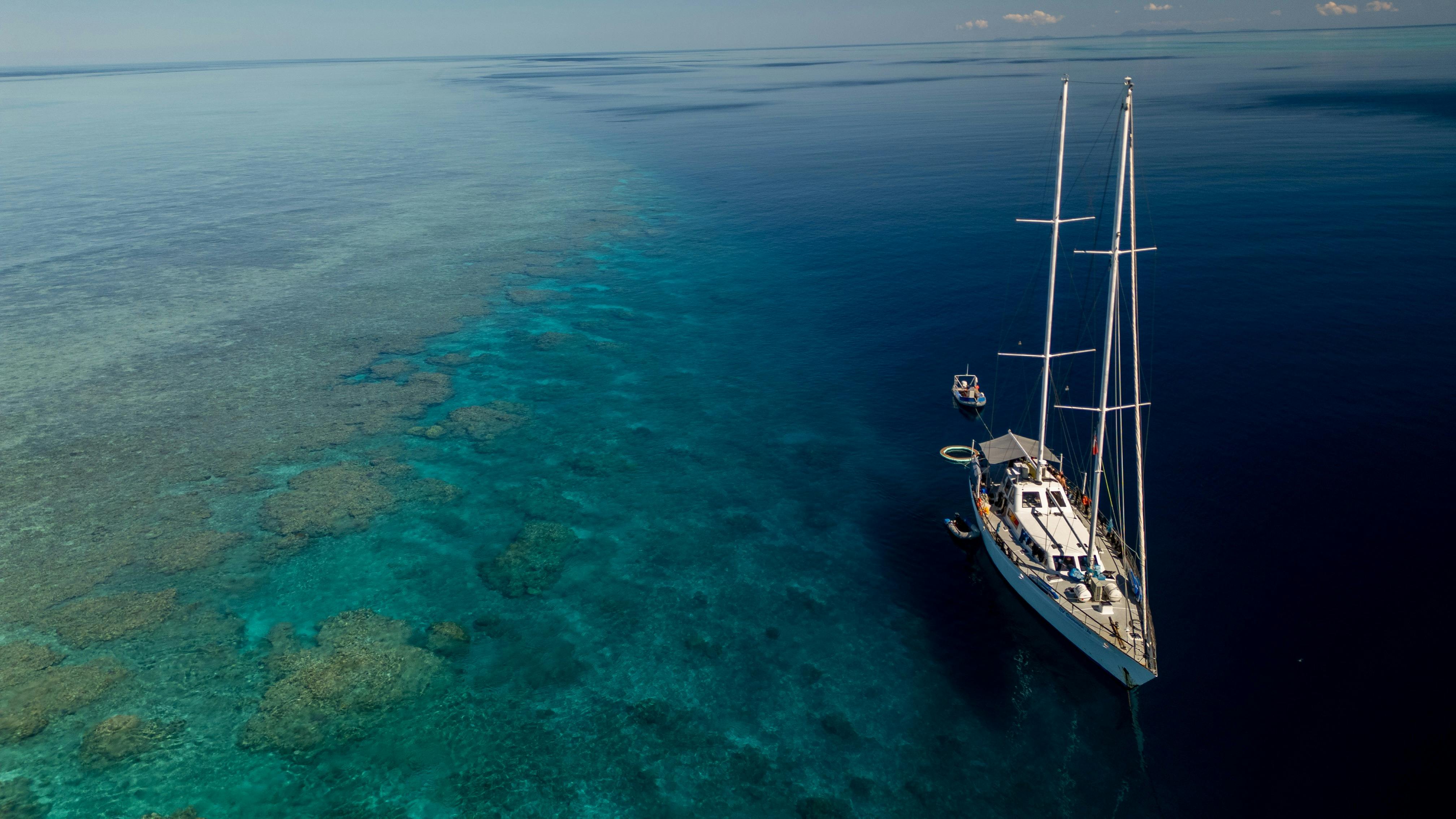 SV Summer Jo at Elizabeth Reef