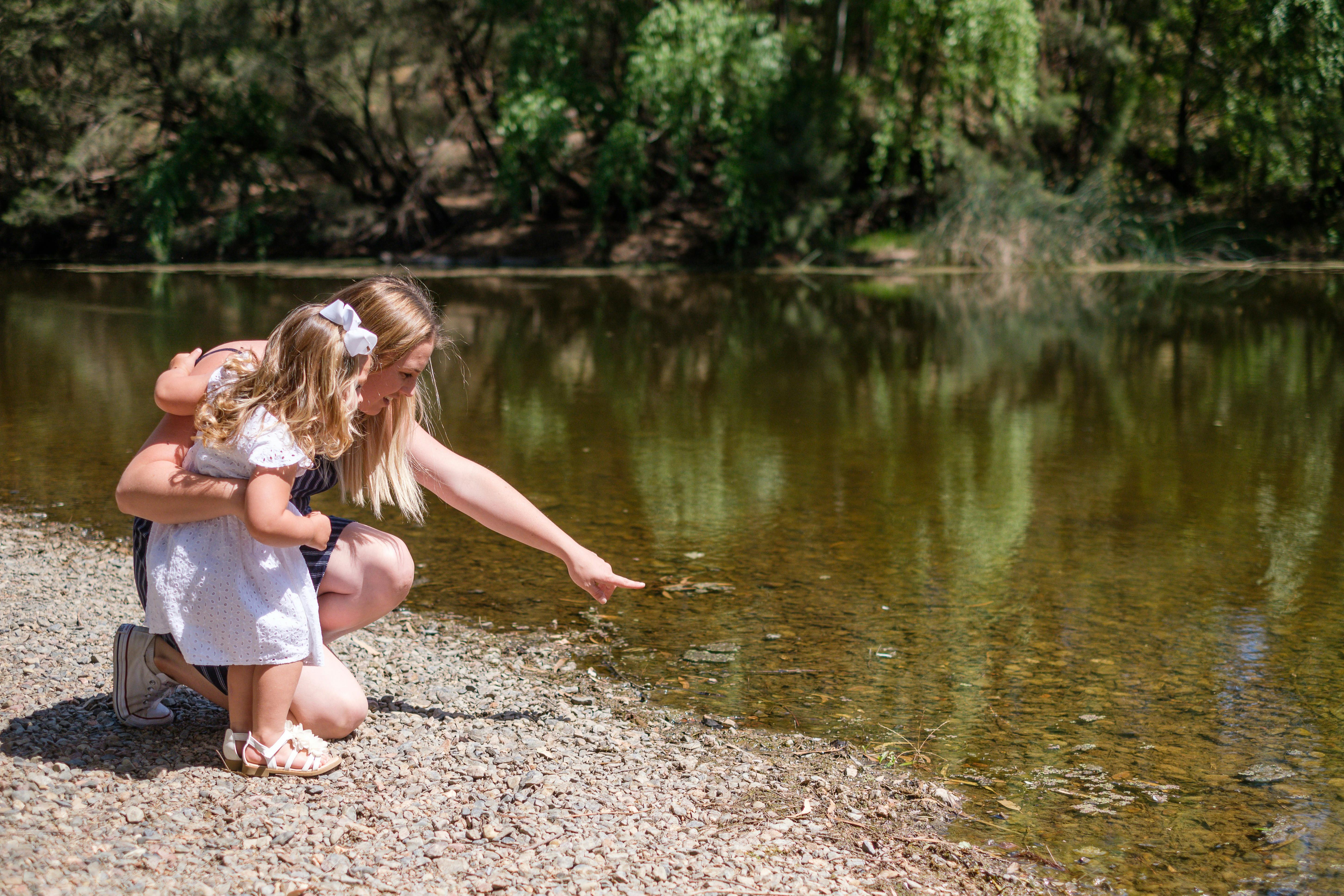 Manilla Weir - Little girl and lady on  adventure