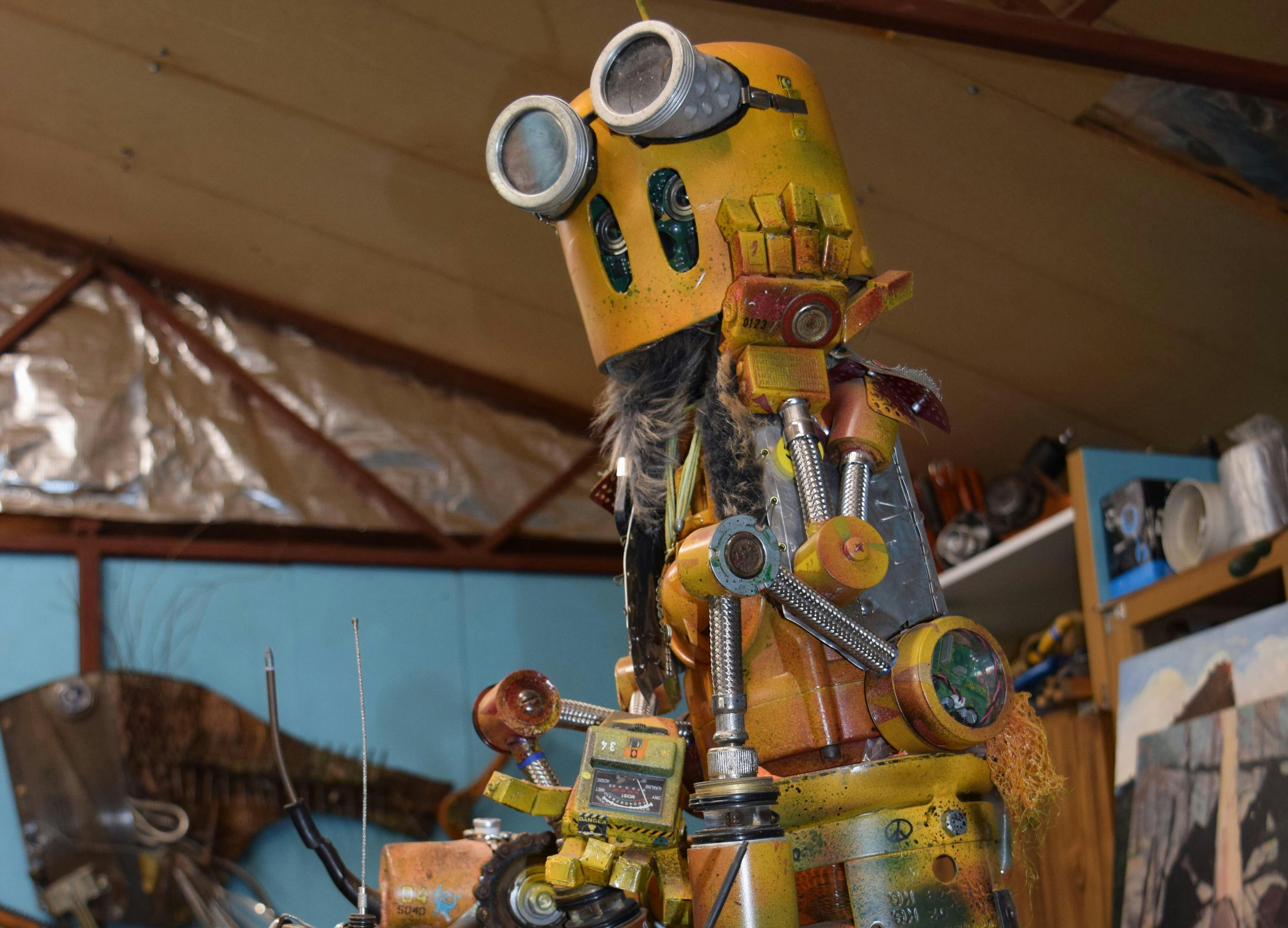 Sculpture by Robert Liston - Wille Catcharat urban rat catcher with catchers Fetch & Catcha (detail)