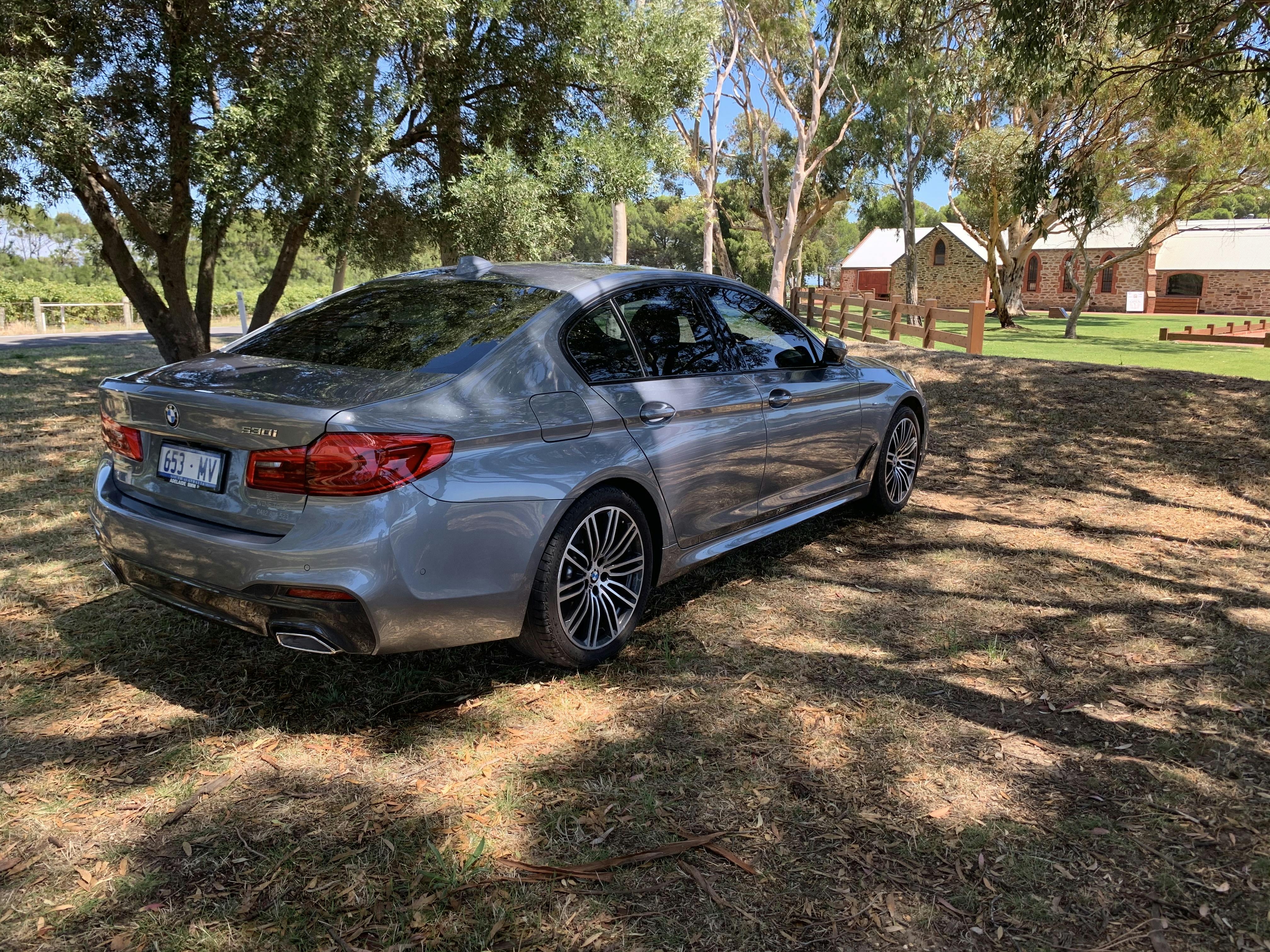 Our tour limousine BMW 530i Sedan