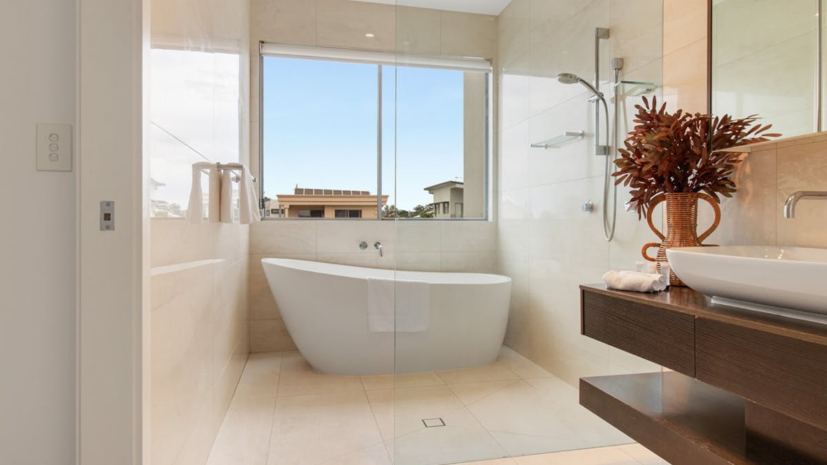 Five Bedroom home in Broadbeach - Bathroom
