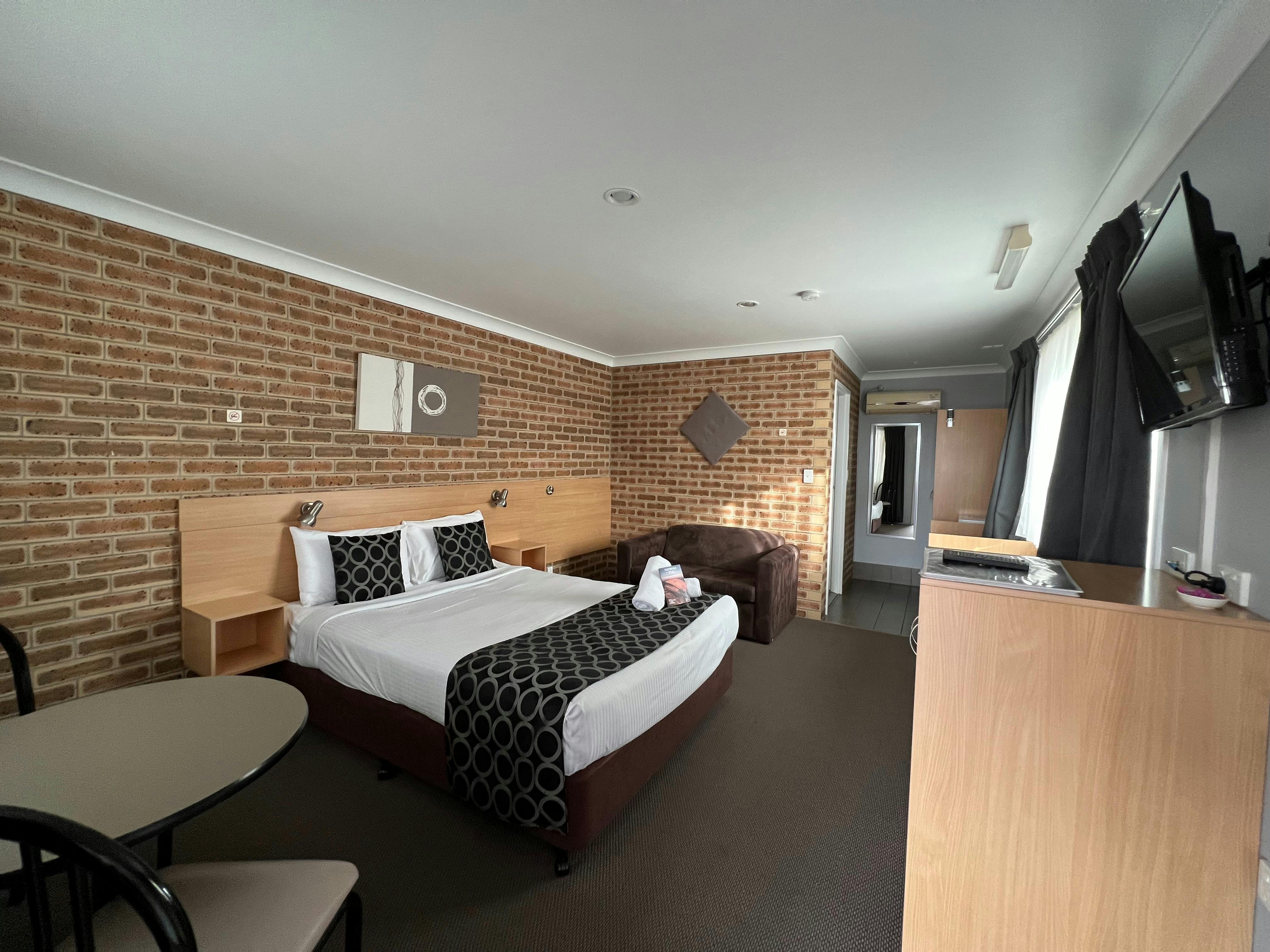 Queen room