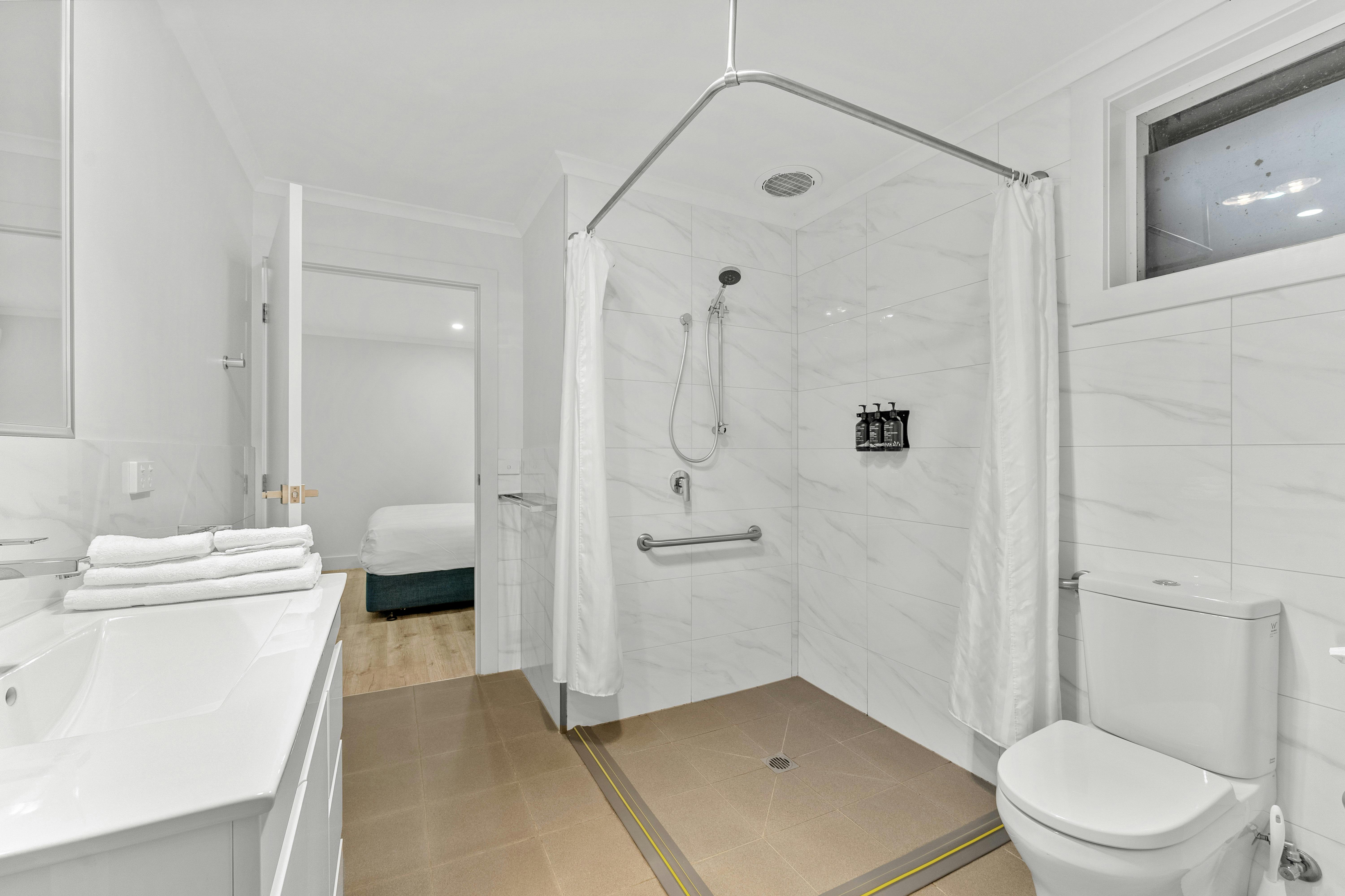 Two Bedroom Studio Unit | Tasman Holiday Parks - Bright