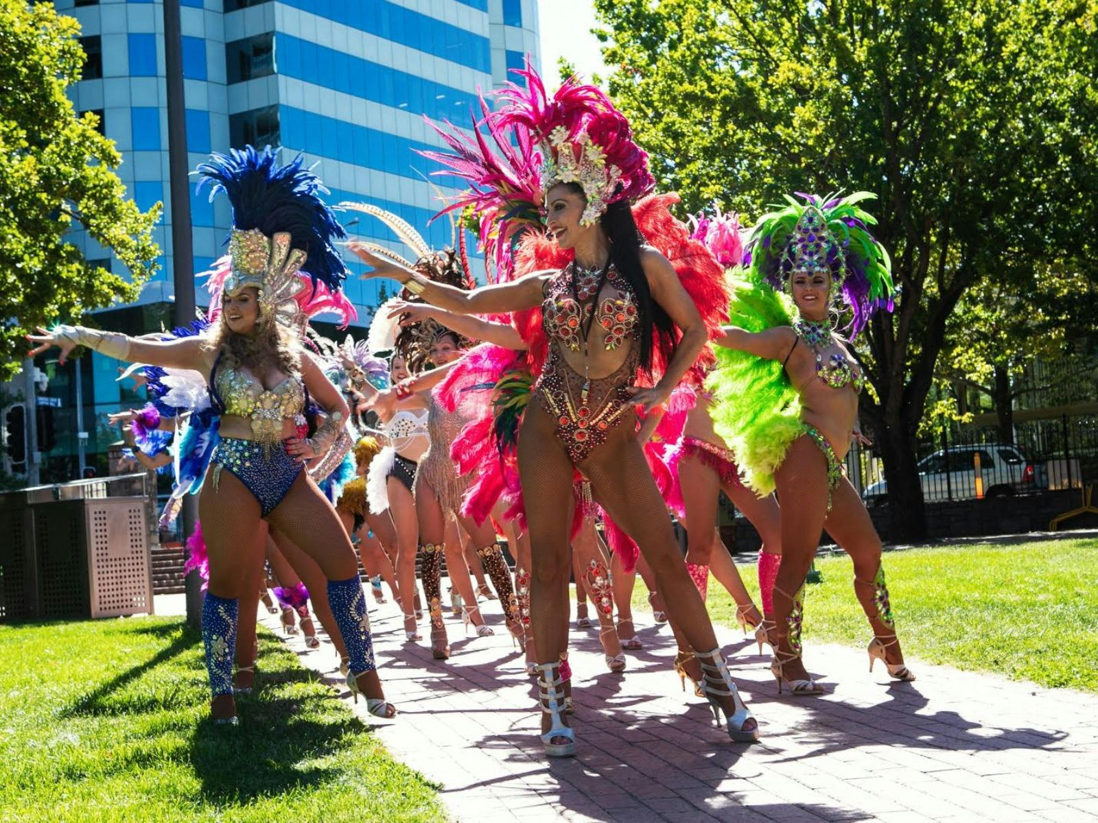 Koko Loco - Samba dancers