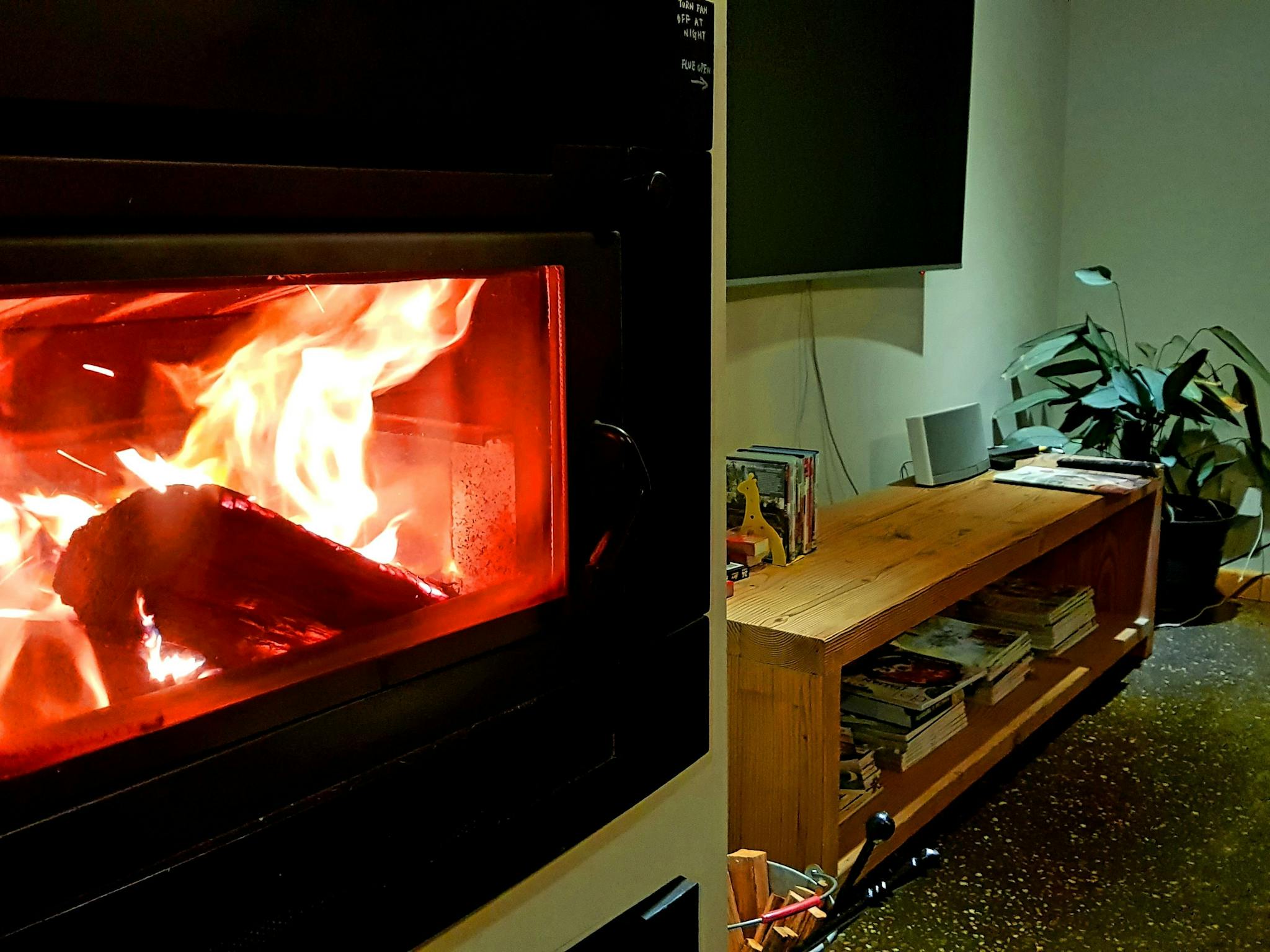 combustion wood heater