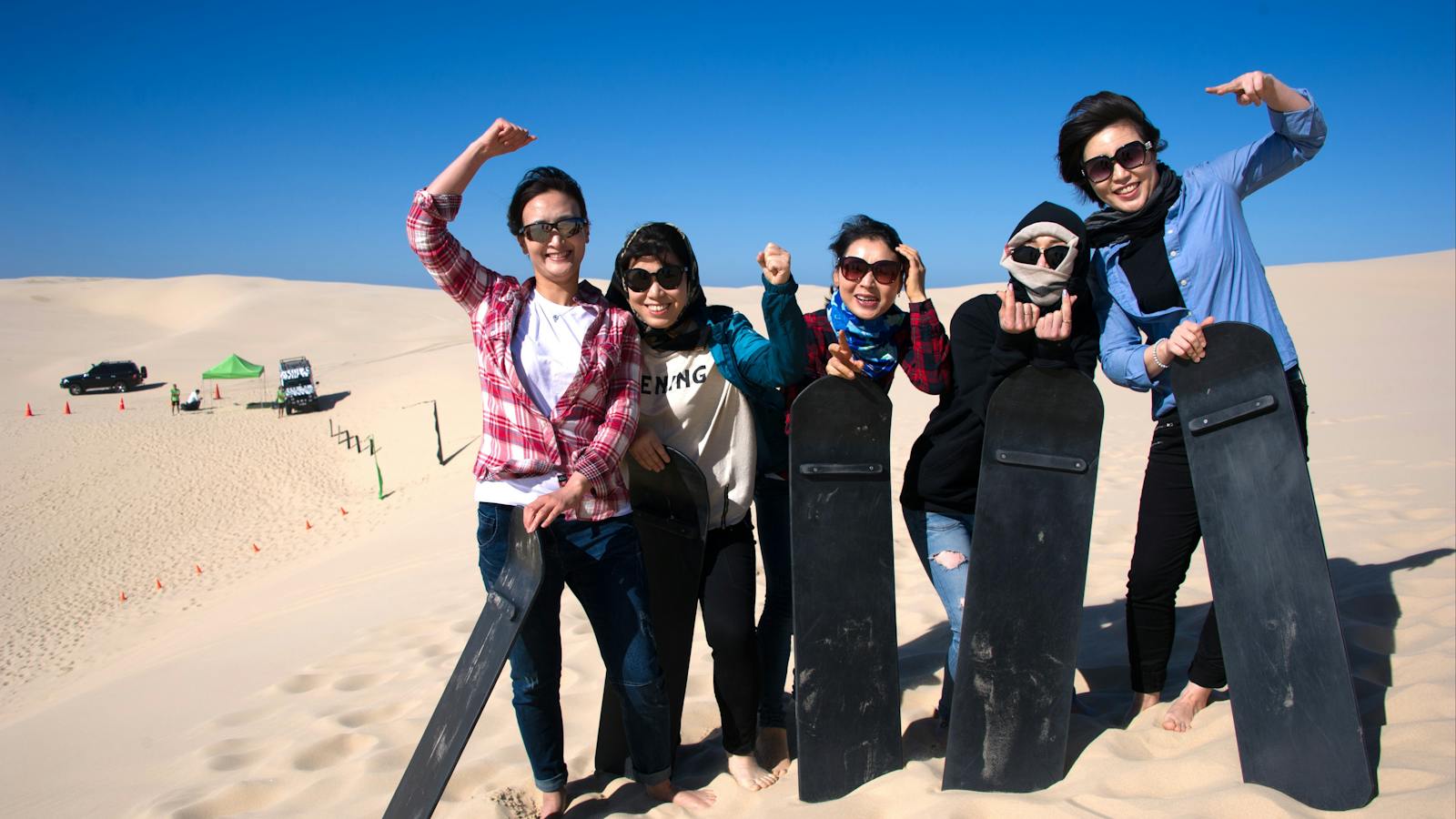 Sandboarding 4WD tours R US Stockton Beach