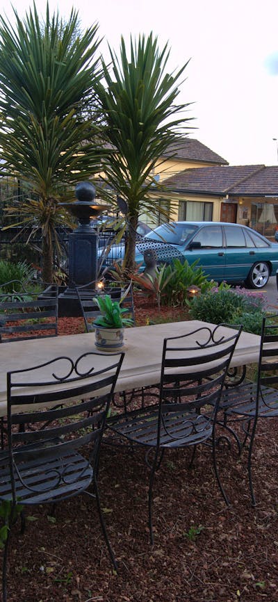 Country Plaza Motel grounds