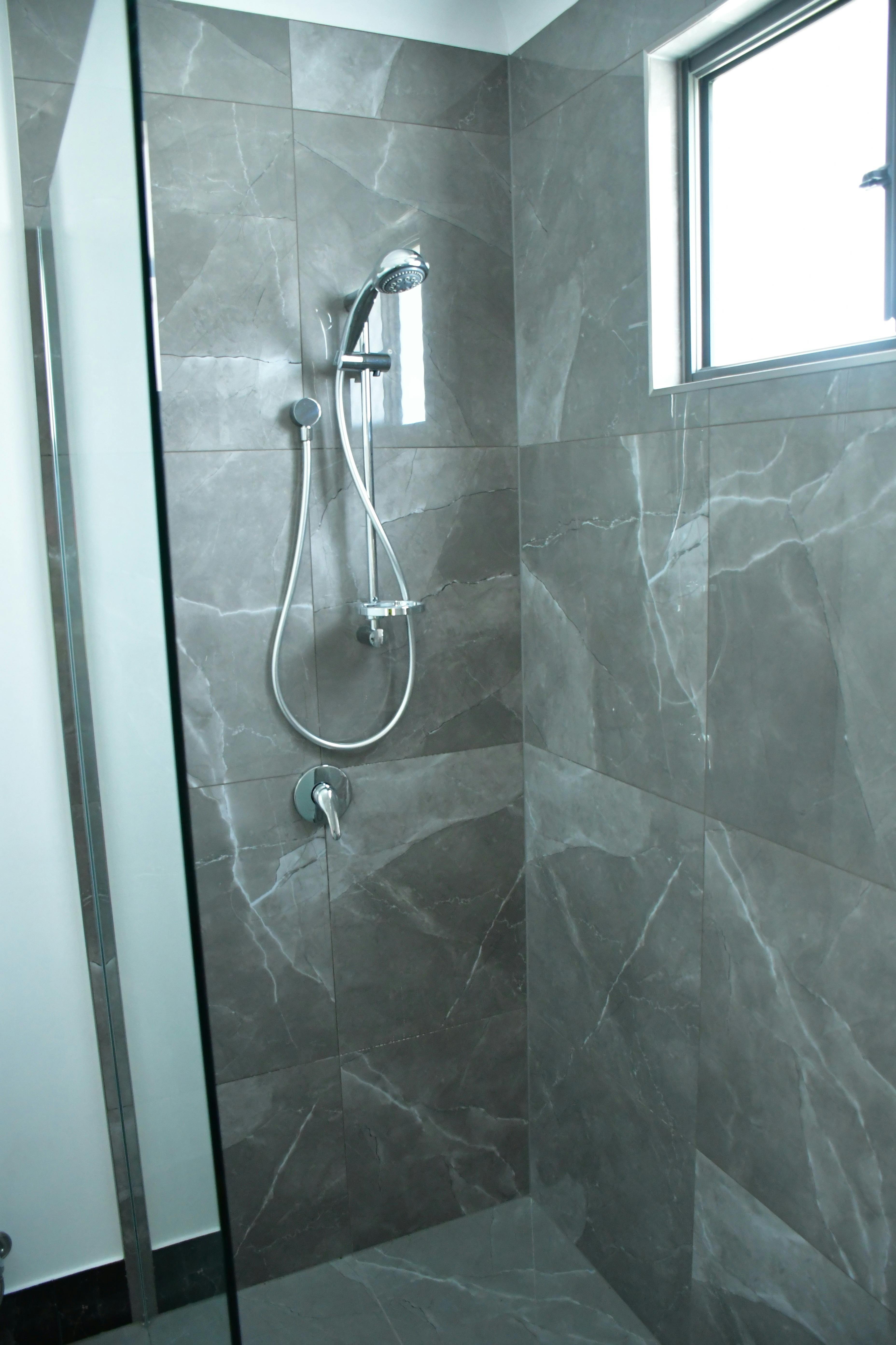 Woodford Serenity Cottage Shower