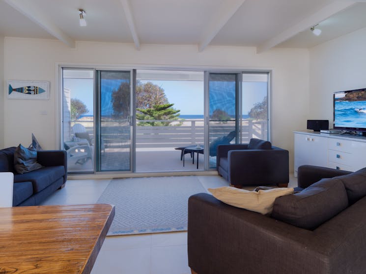 Lounge area overlooking ocean and front deck