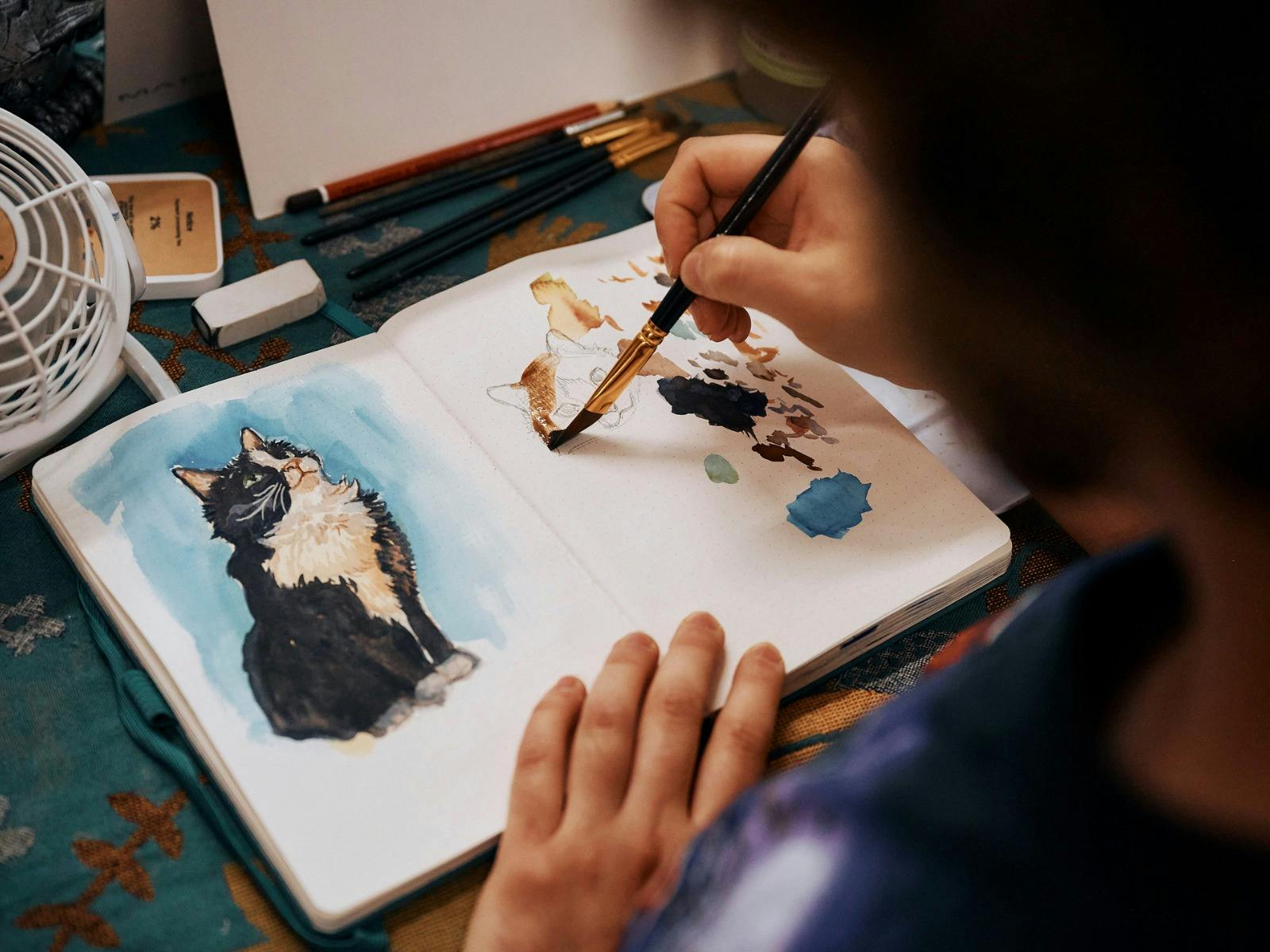 MMH artist Miles shows works on his latest creation during the Sydney Artisans Market
