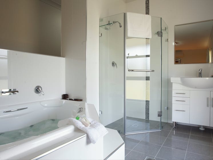 Talga Estate - In Room spa bath