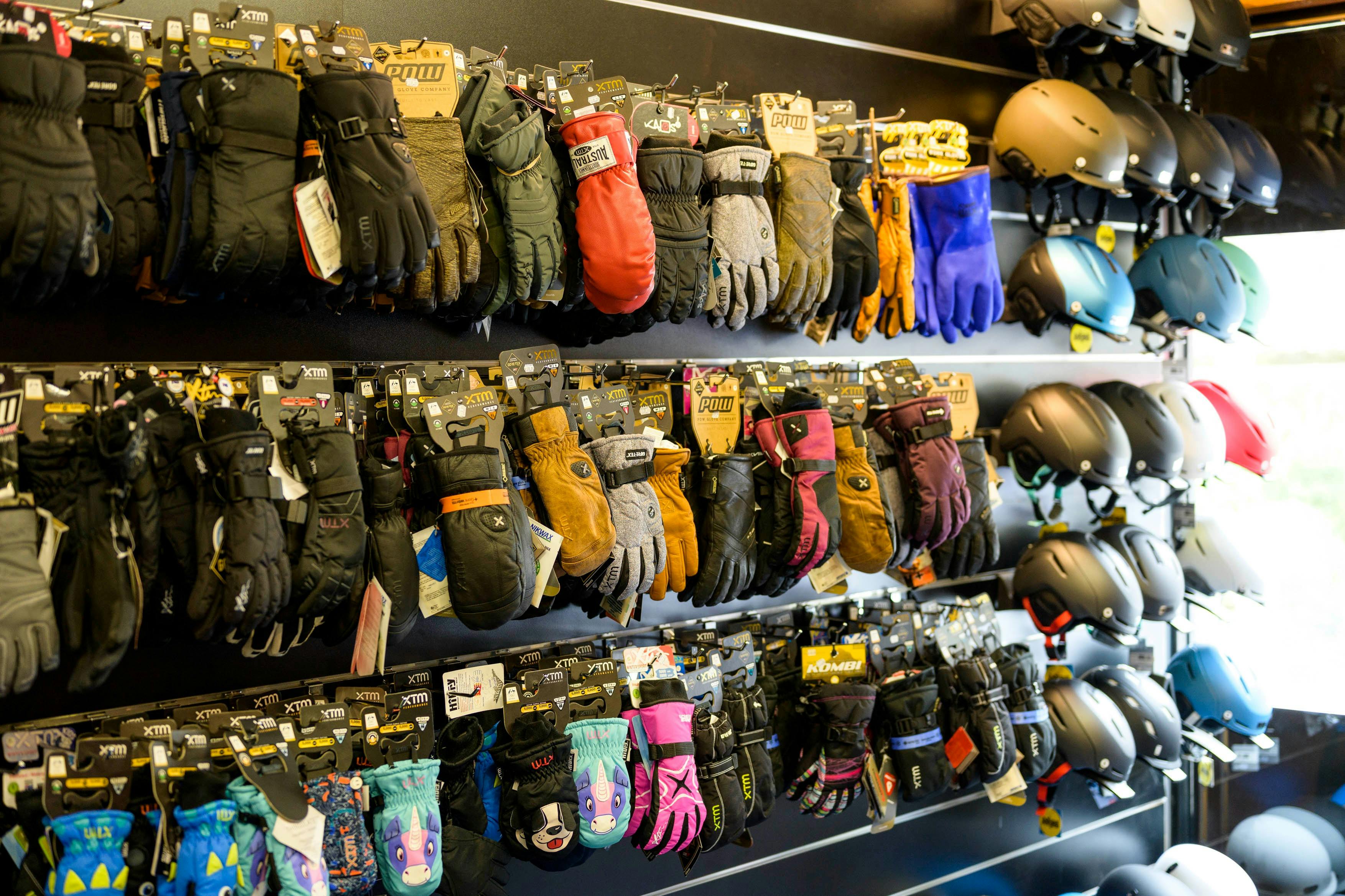 Yogis ski snowboard gloves