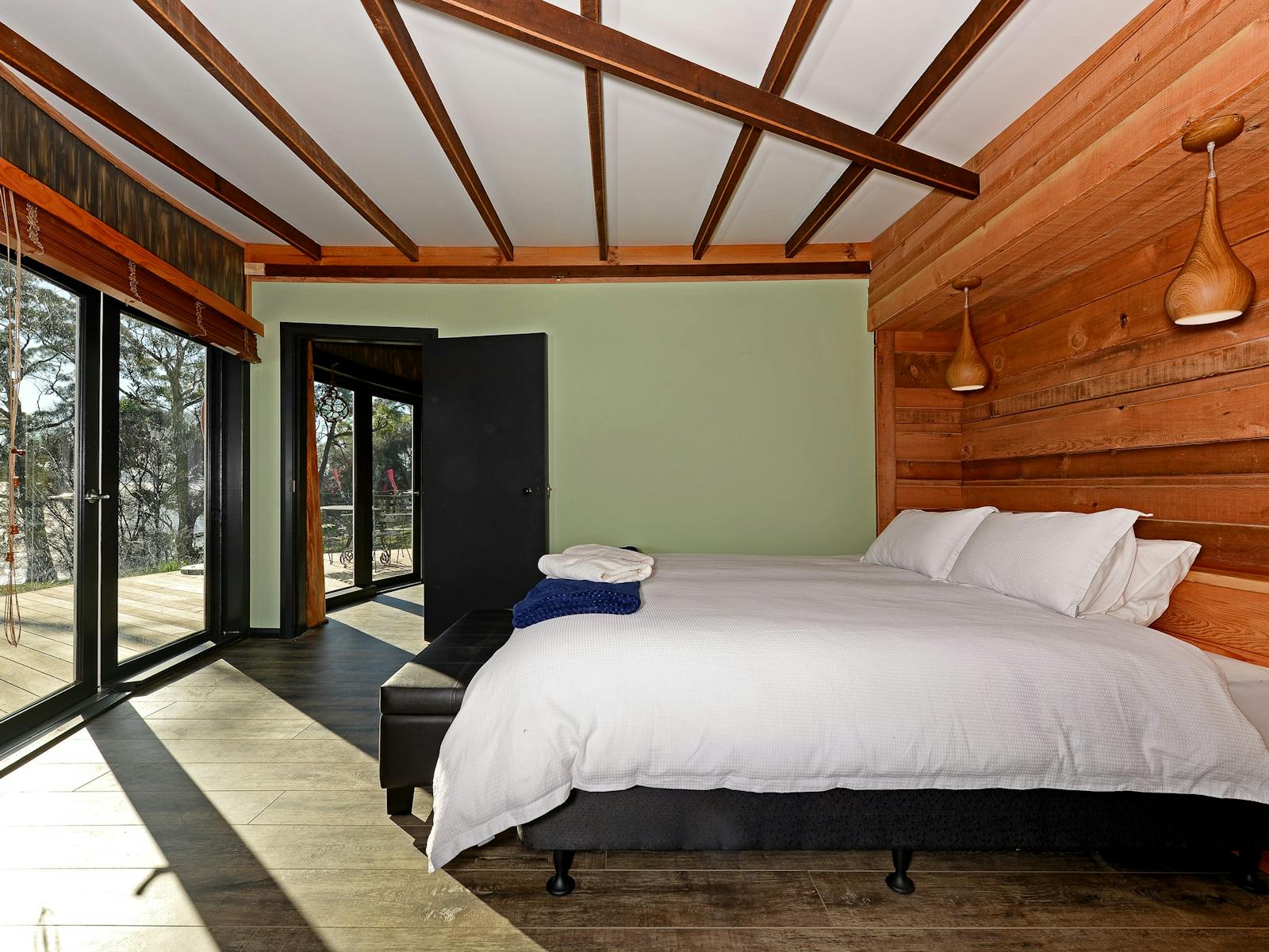 Taylors Bay Cottage:  bedroom's double bed configuration.
