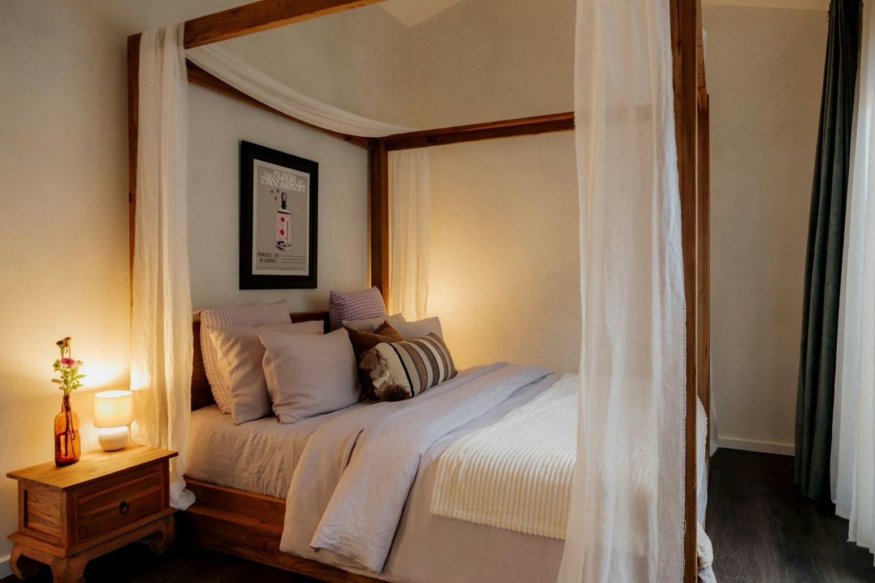 King sized Bed with 100% french flax linen sheets