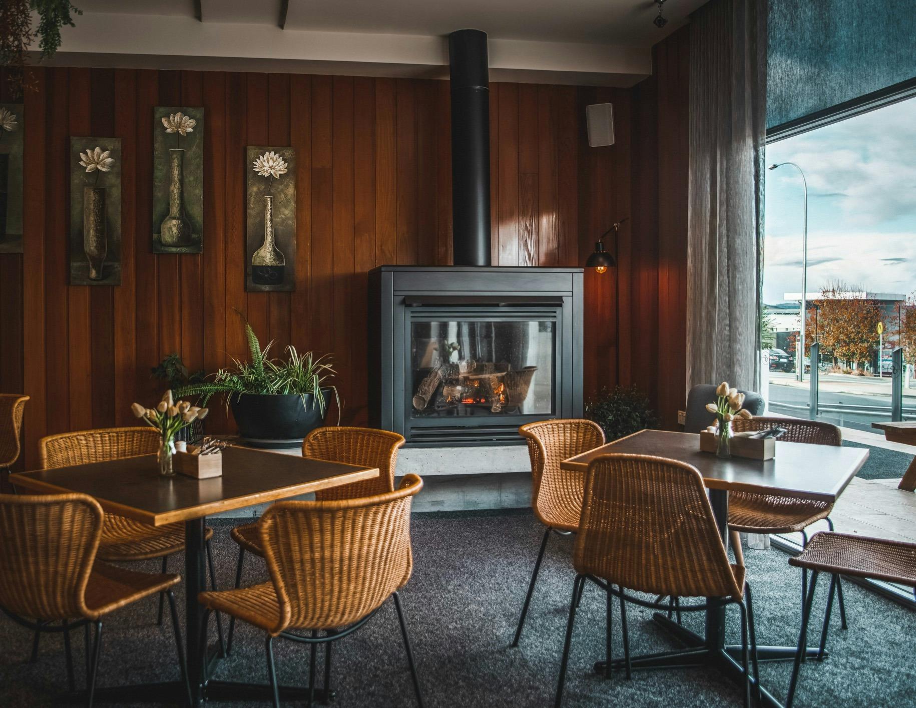 the cafe the shoreline hotel