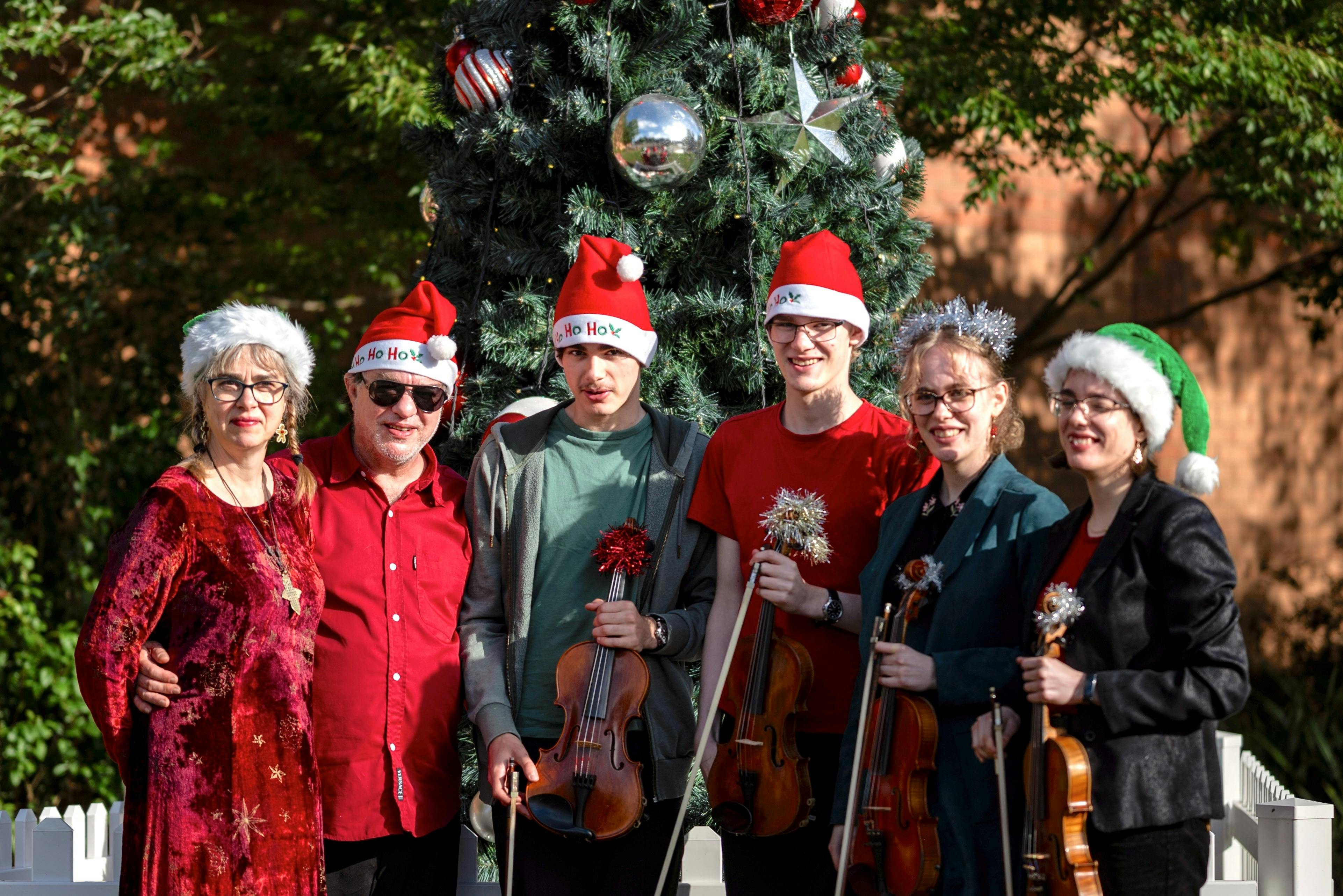 Christmas Carols with the Nelson Six