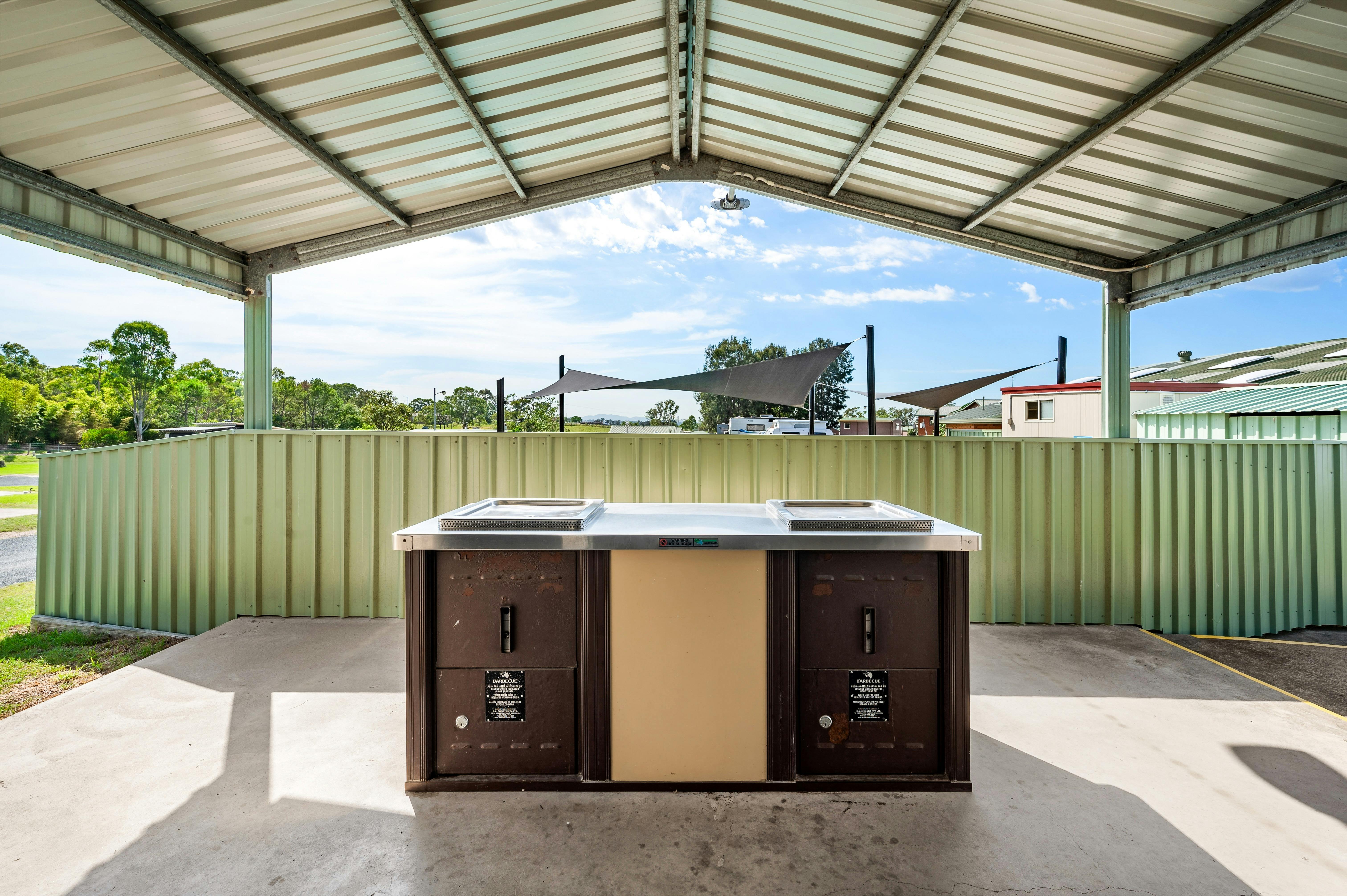 Camp kitchen stainless steel bbq grill