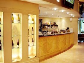Finz Restaurant and Bar