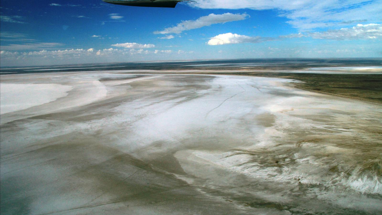 Lake Eyre Wilpena Pound Flinders Ranges  tour with Spirt Safaris Outback & Wilderness Tours
