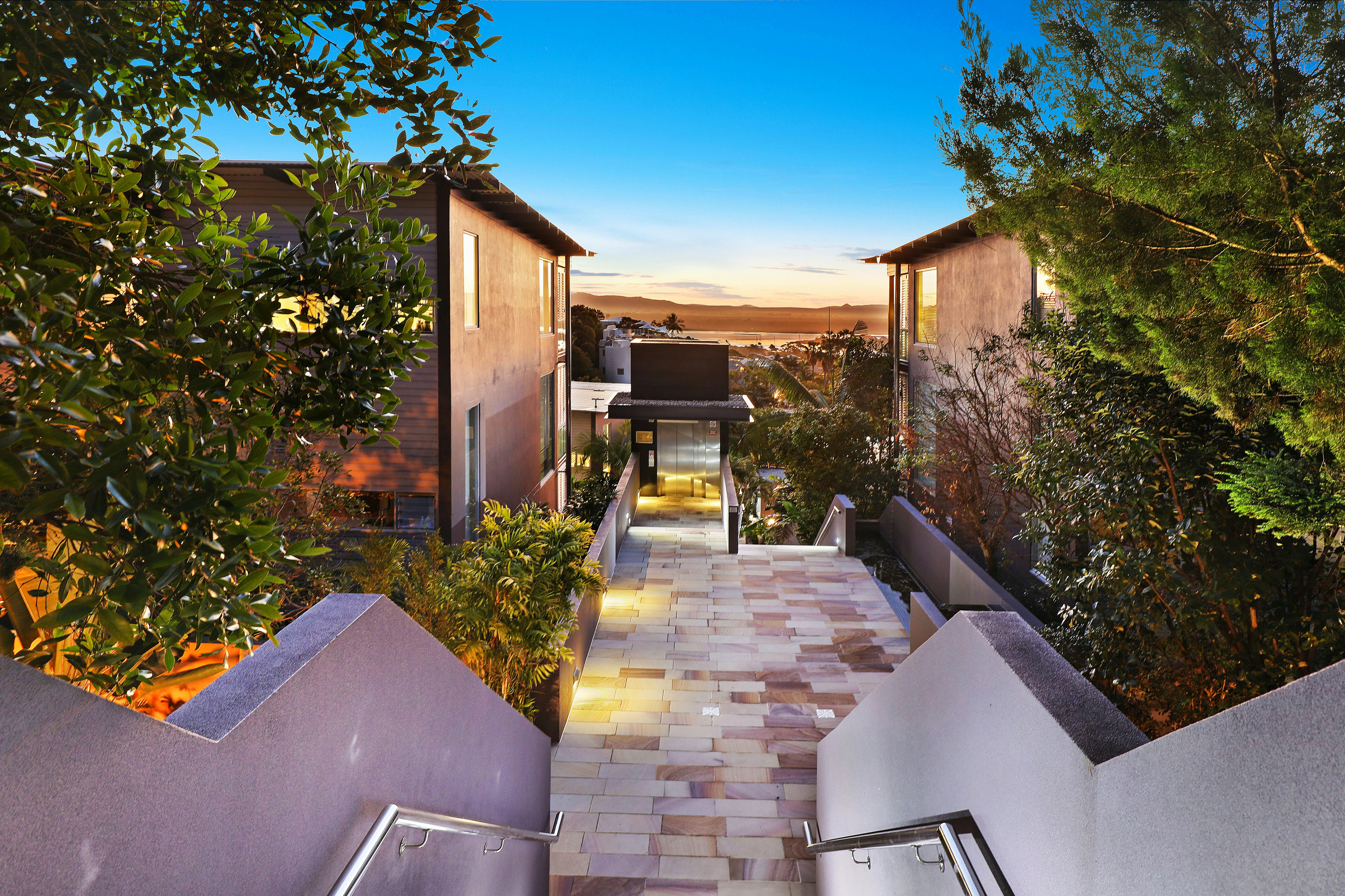 Spacious Tropical Gardens