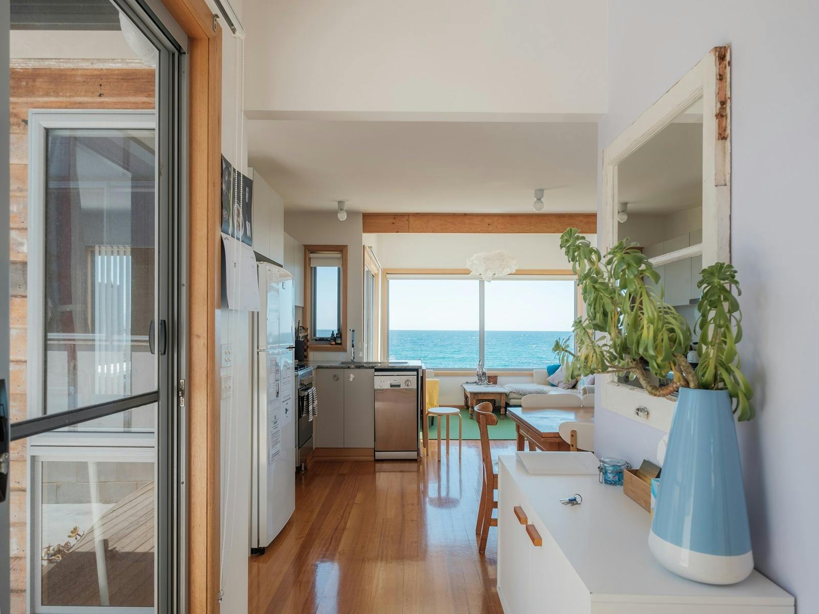 Entrance/Kitchen/Hall