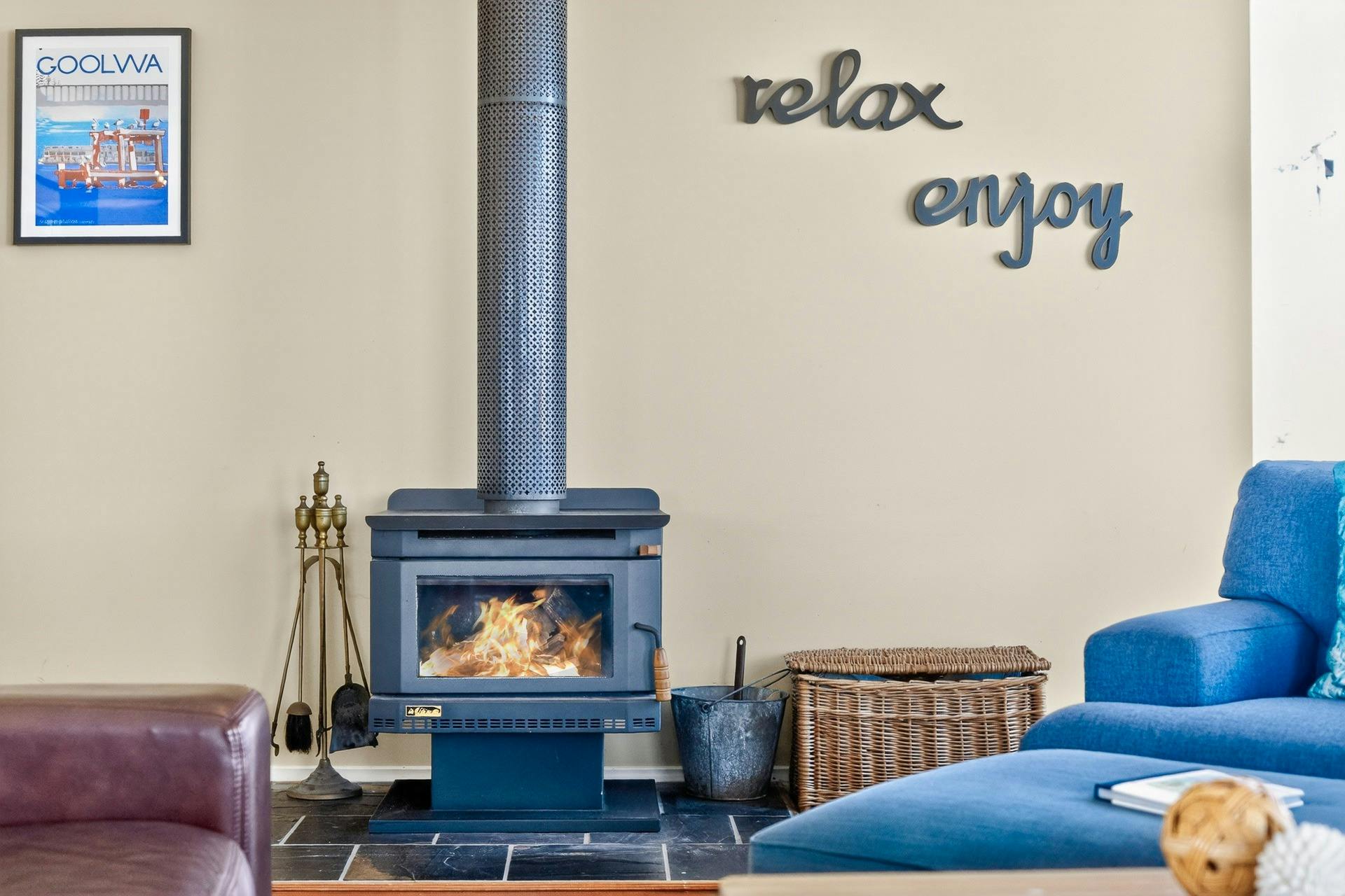 Coastal views, walk to beach, family entertainer