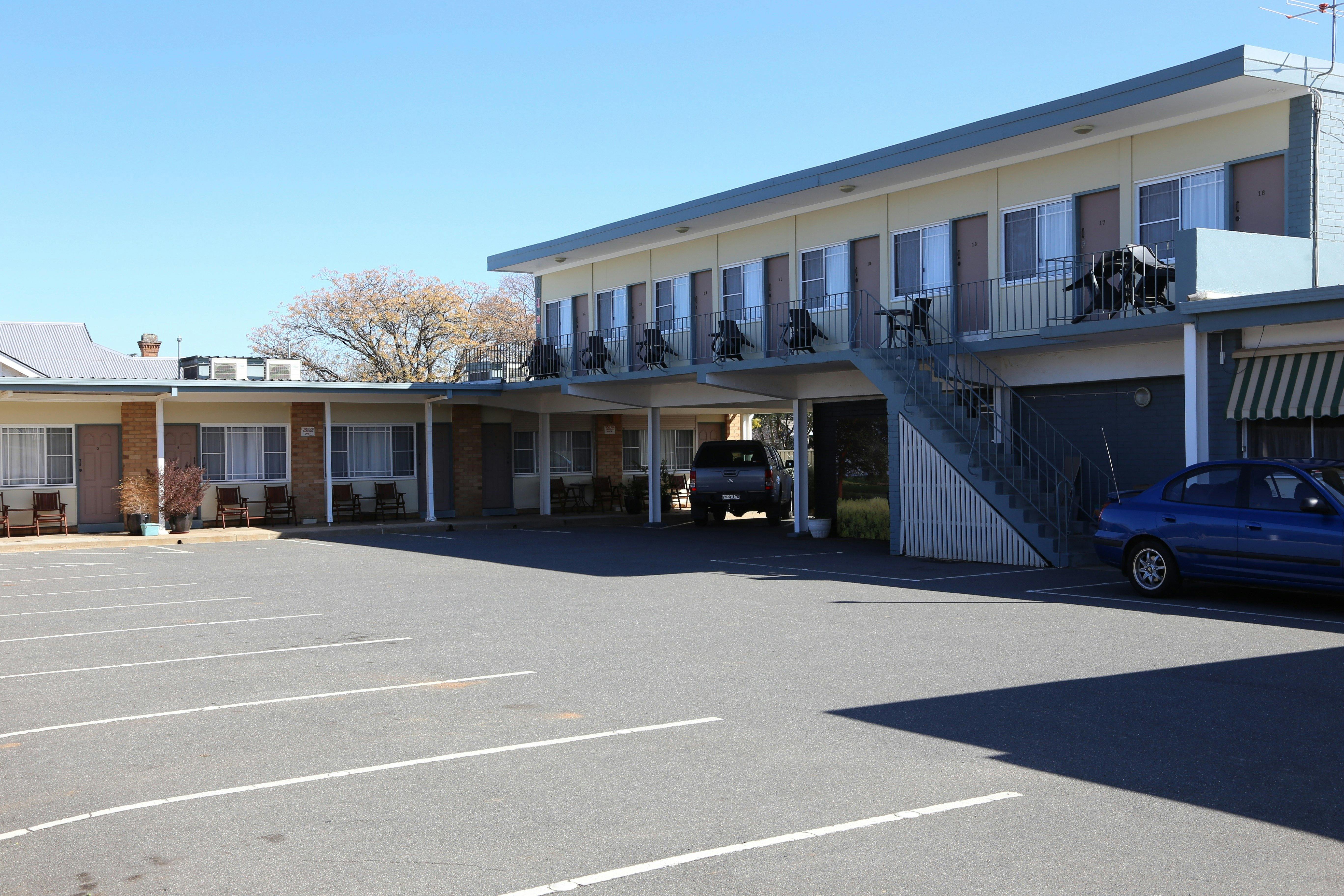 와틀 트리 모텔