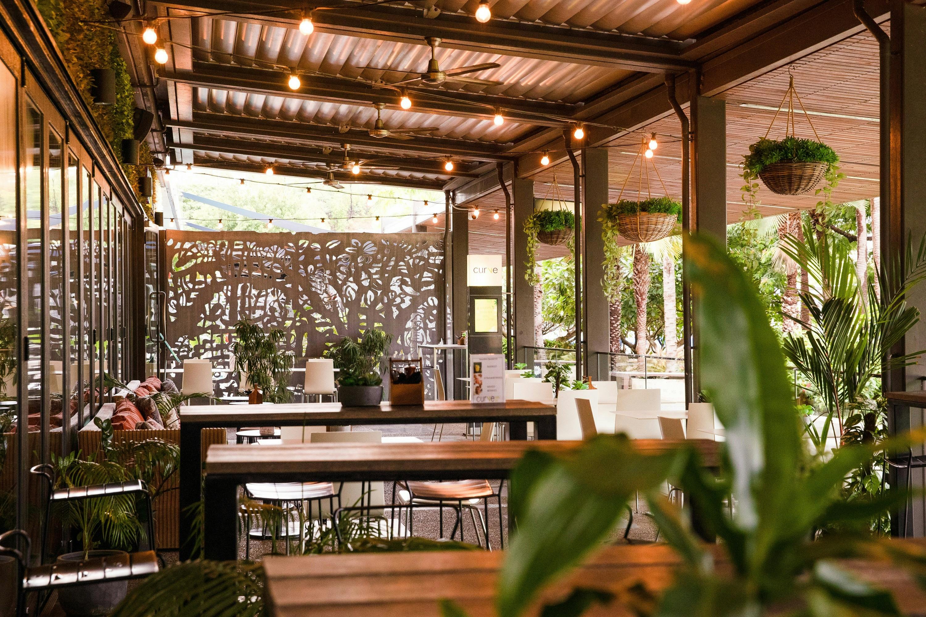 Curve Restaurant & Bar
