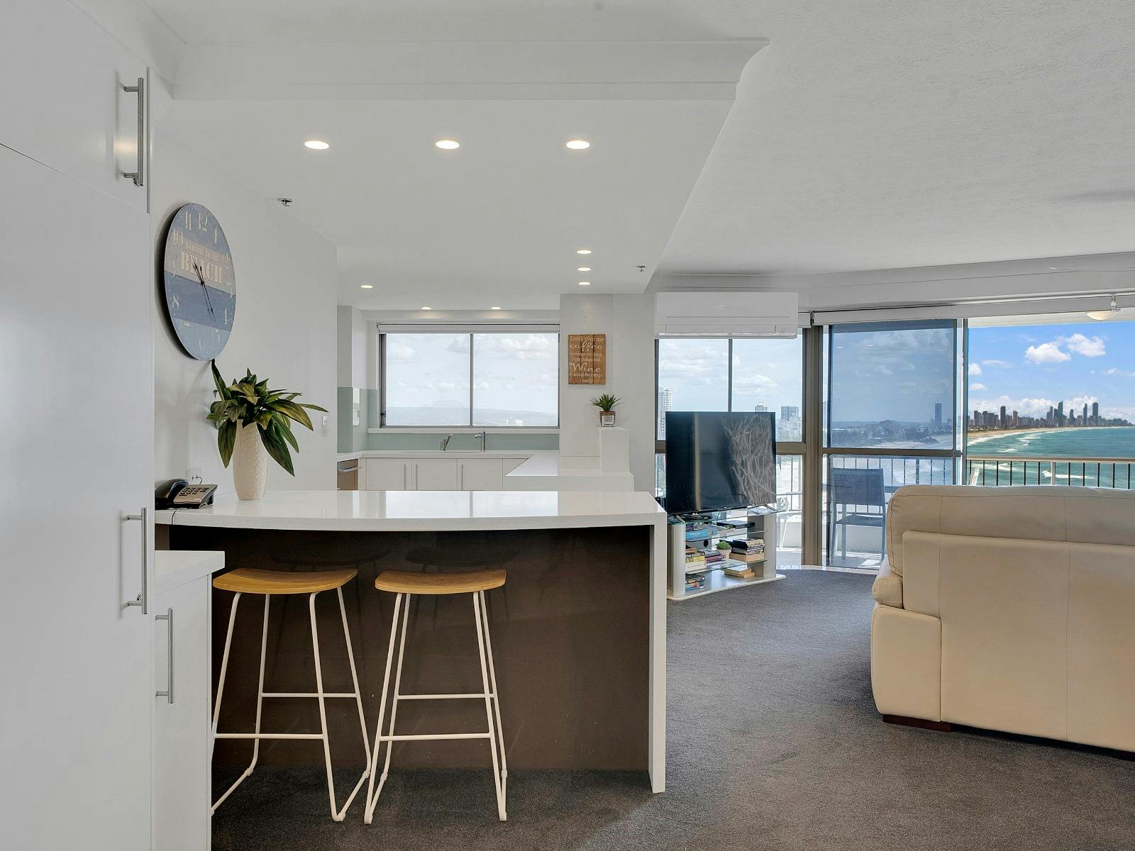 2 bedroom unit in Burleigh - Open plan kitchen living area 2 bedroom unit in Burleigh - Open plan kitchen living area
