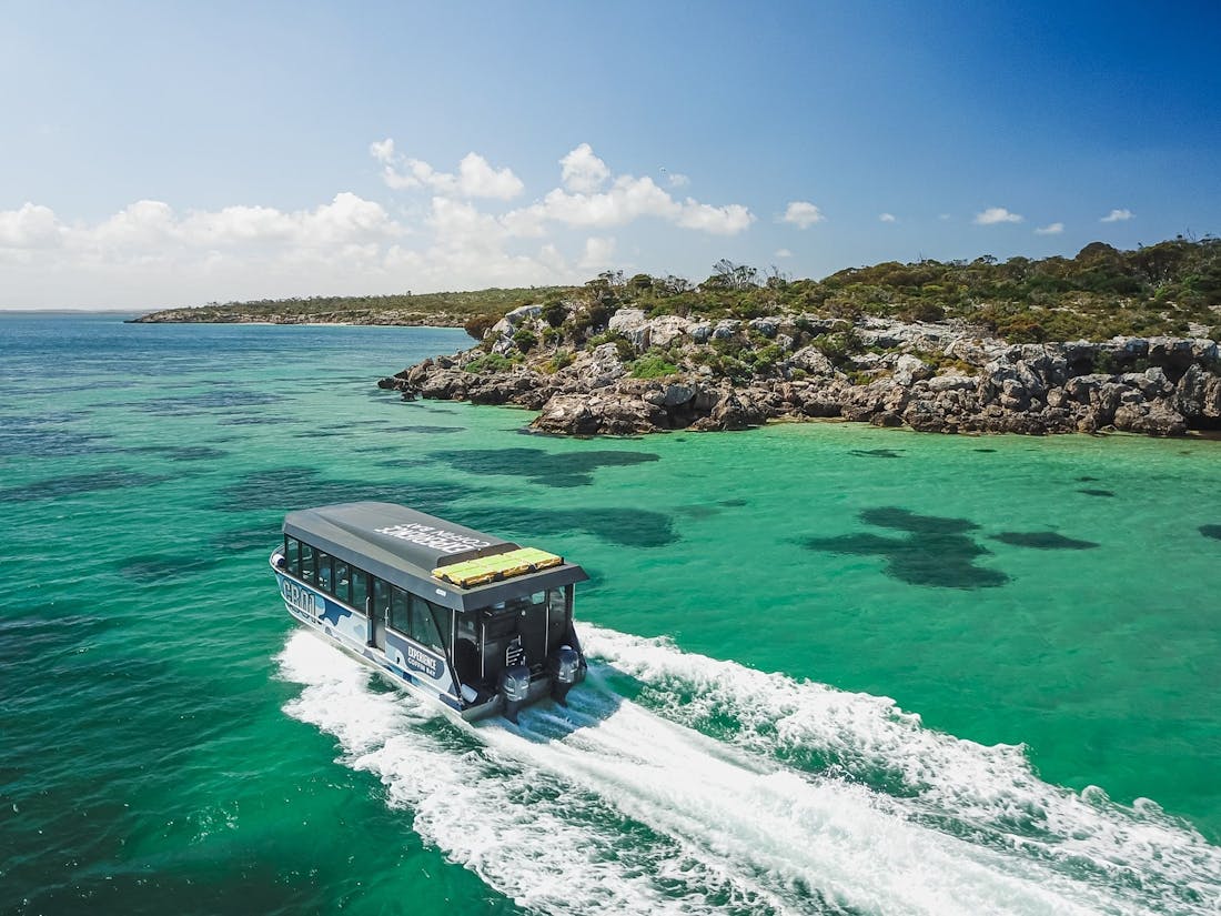 Short and Sweet Oyster Farm Boat Tour 6 Oysters Included, Tour