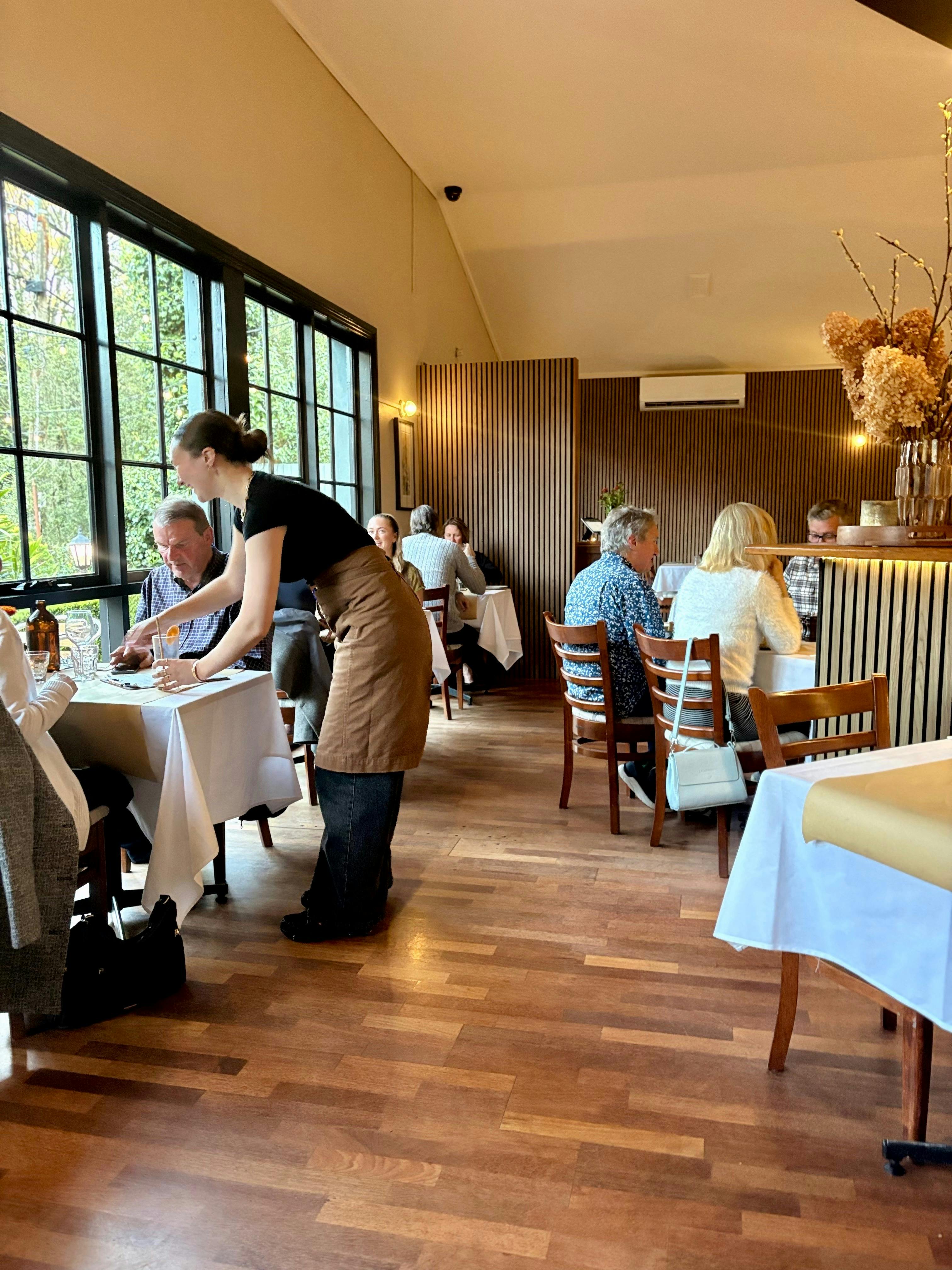 Citrine busy restaurant