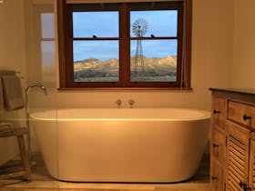 Mt Scott Homestead Bathroom