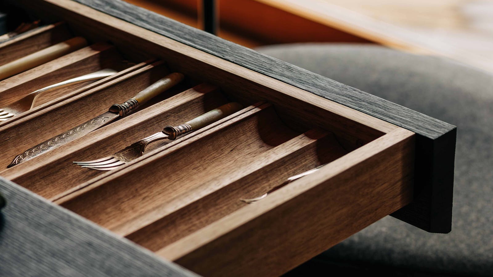 Van Bone cutlery drawer